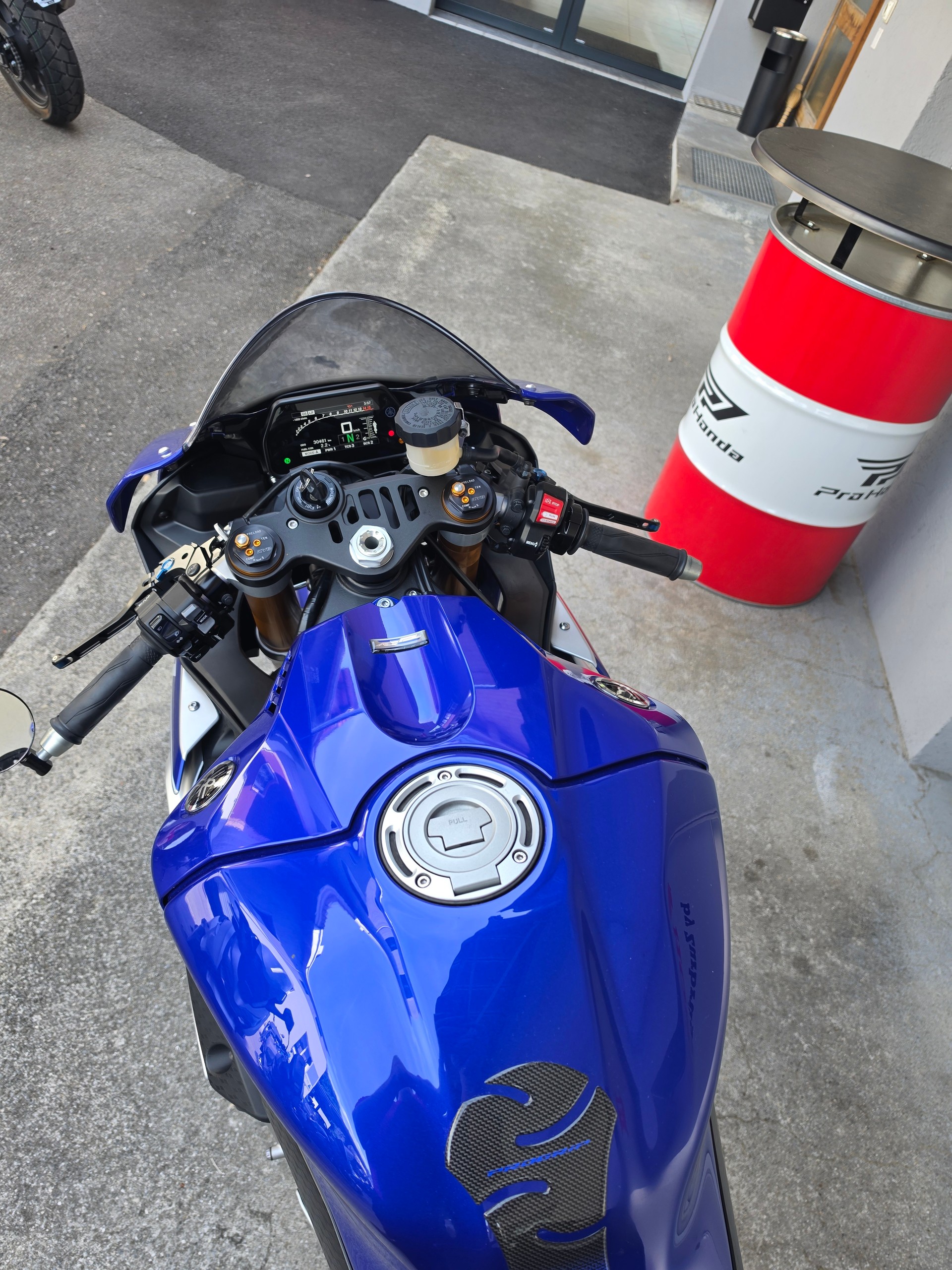 YAMAHA YZF-R1 ABS-image-4