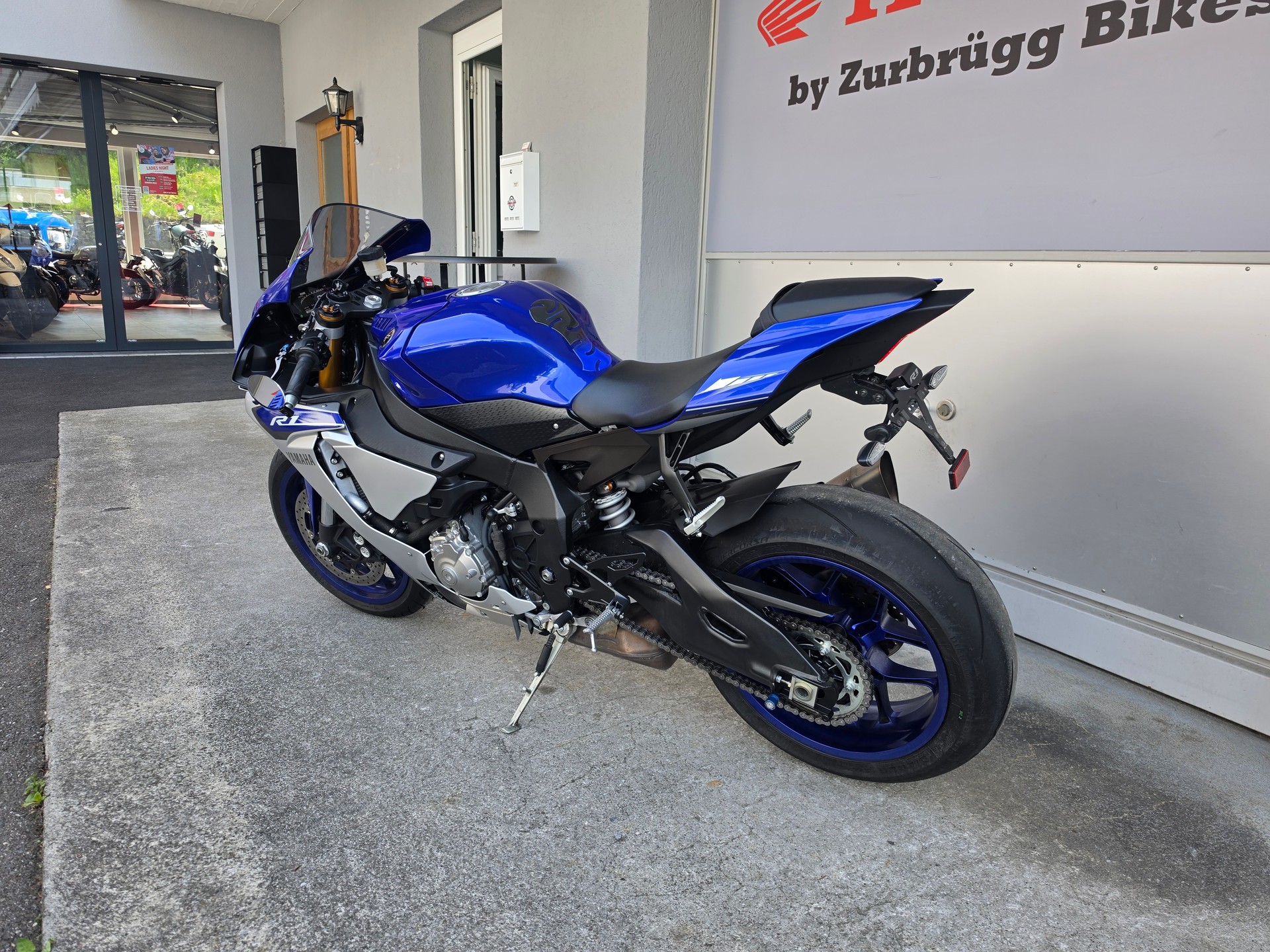 YAMAHA YZF-R1 ABS-showroom-element-1