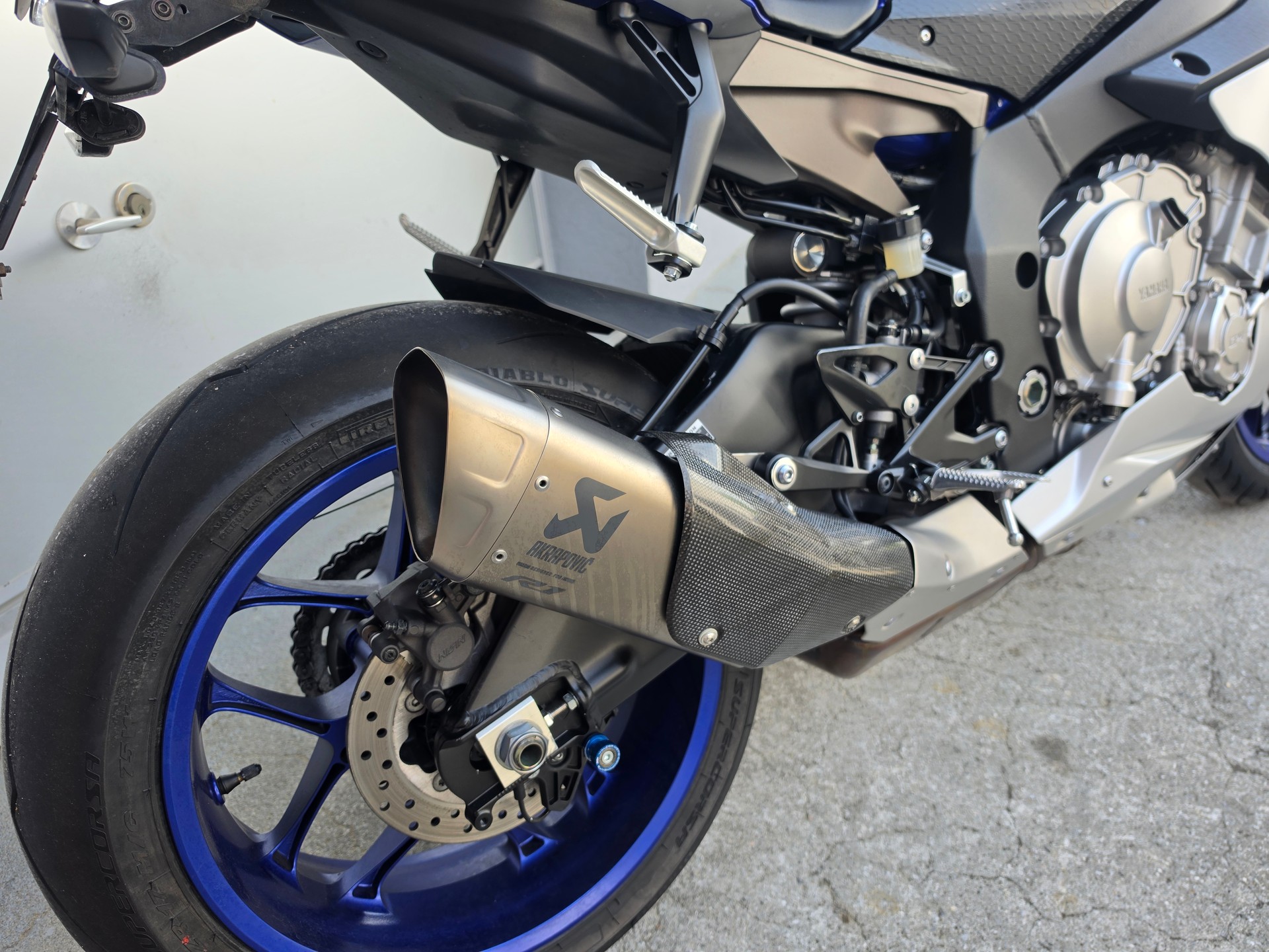 YAMAHA YZF-R1 ABS-image-6