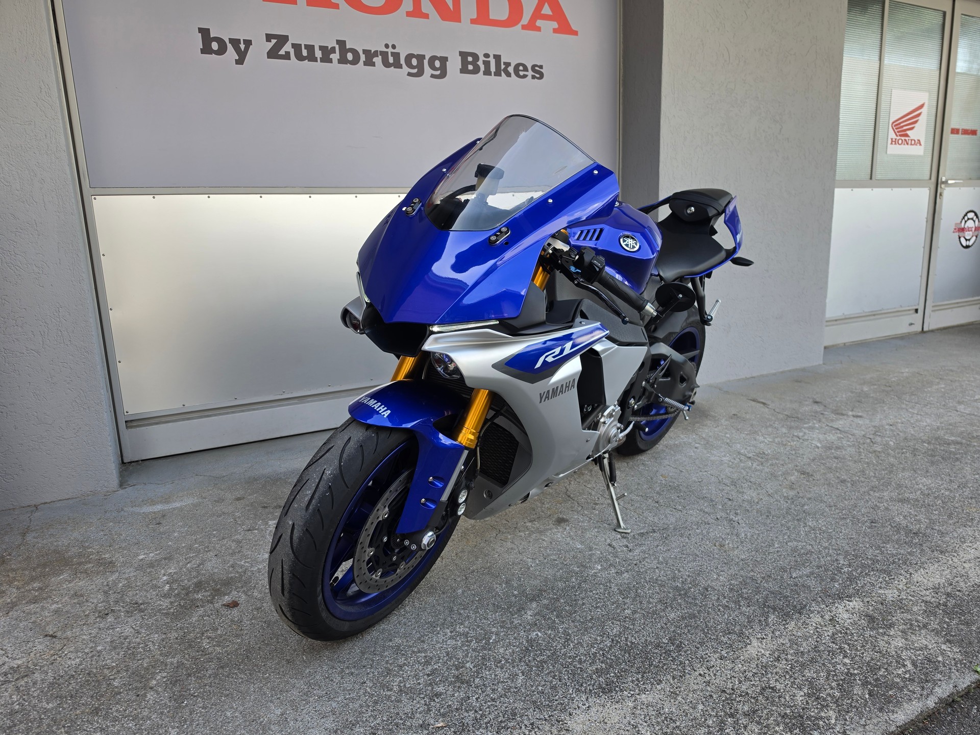 YAMAHA YZF-R1 ABS-showroom-element-2
