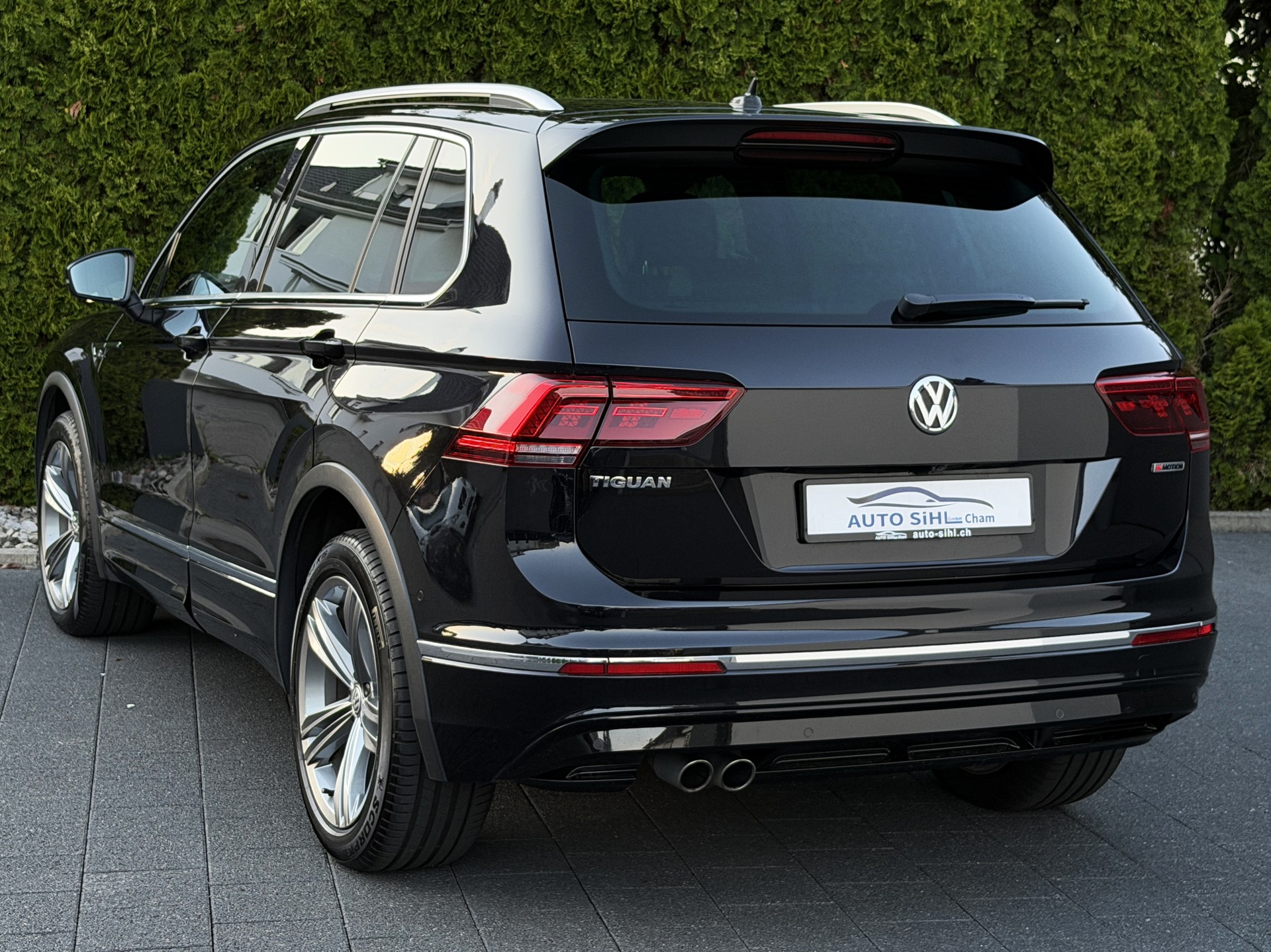 VW Tiguan 2.0 TDI SCR Highline R-Line 4Motion DSG / CH-Fahrzeug / Anhängerkupplung-image-8