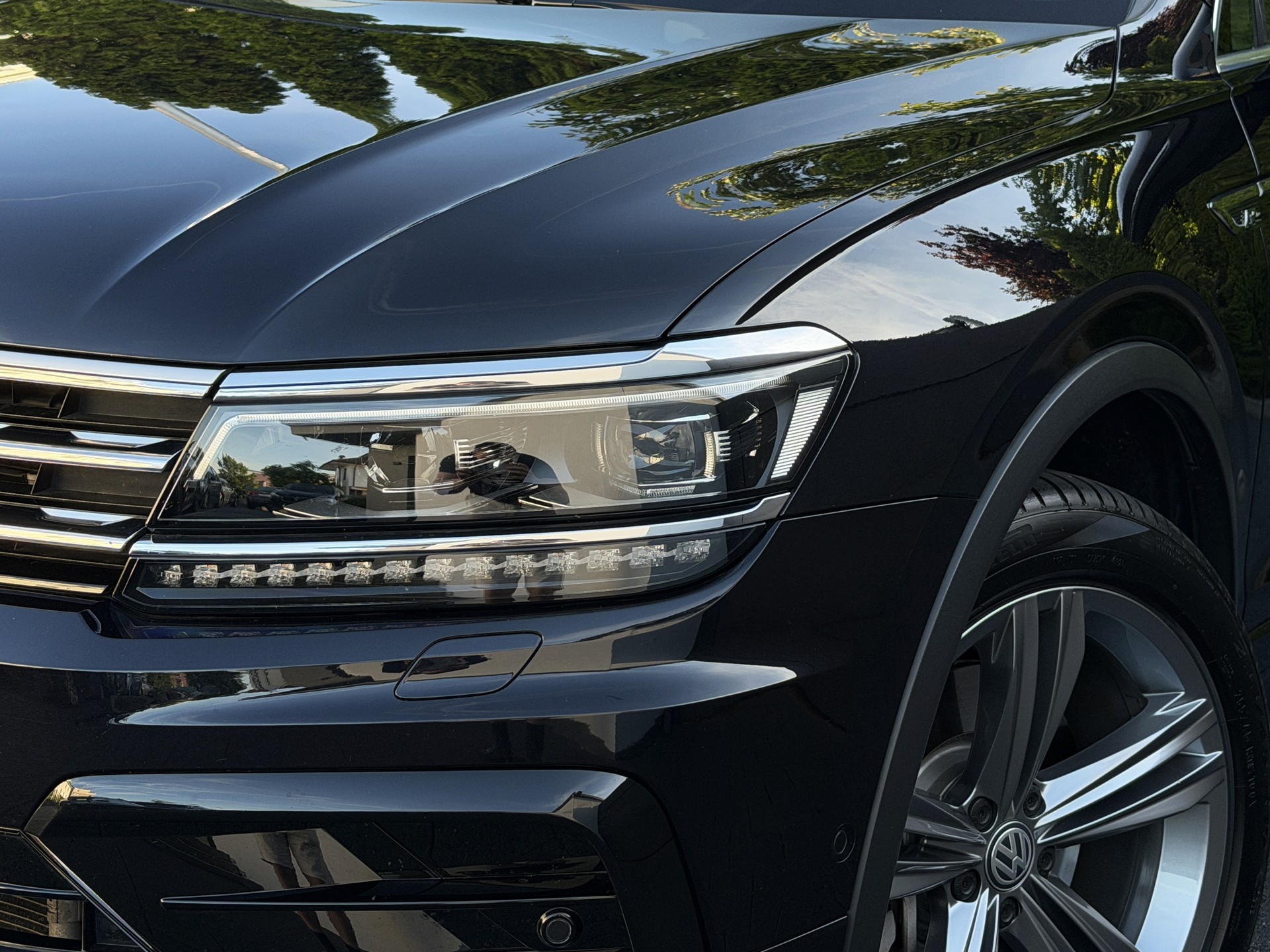 VW Tiguan 2.0 TDI SCR Highline R-Line 4Motion DSG / CH-Fahrzeug / Anhängerkupplung-showroom-element-2