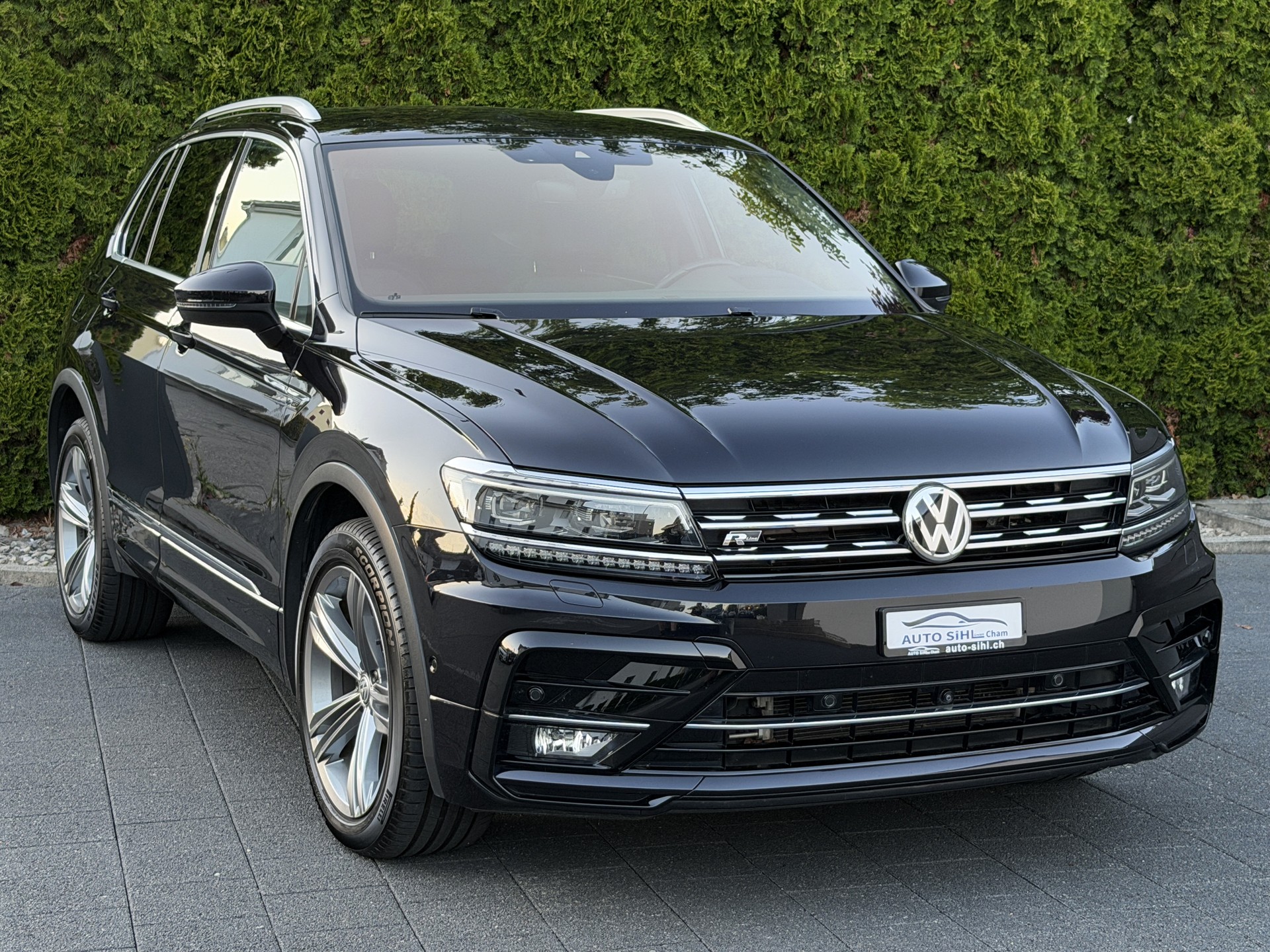 VW Tiguan 2.0 TDI SCR Highline R-Line 4Motion DSG / CH-Fahrzeug / Anhängerkupplung-image-5
