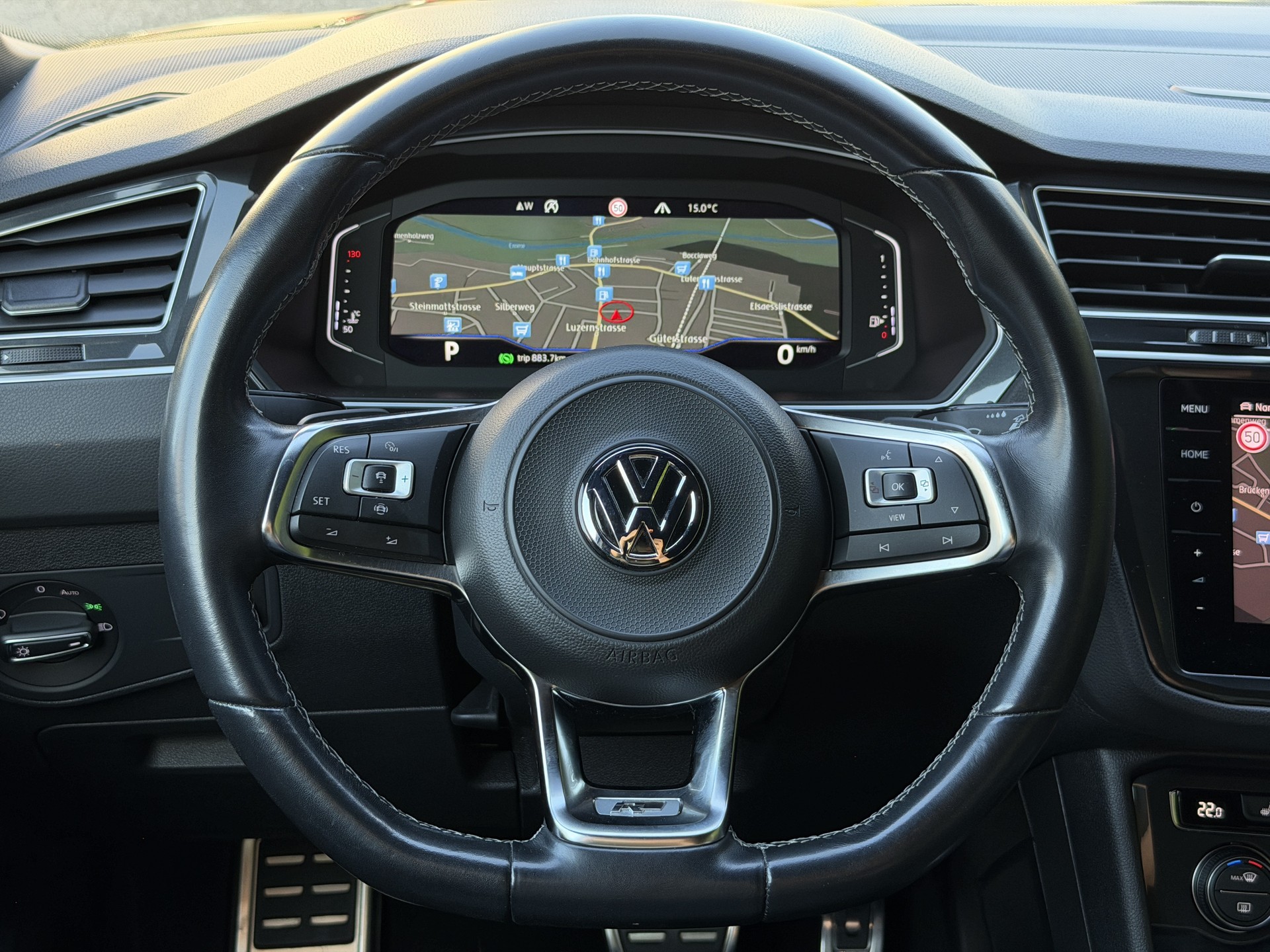 VW Tiguan 2.0 TDI SCR Highline R-Line 4Motion DSG / CH-Fahrzeug / Anhängerkupplung-image-13