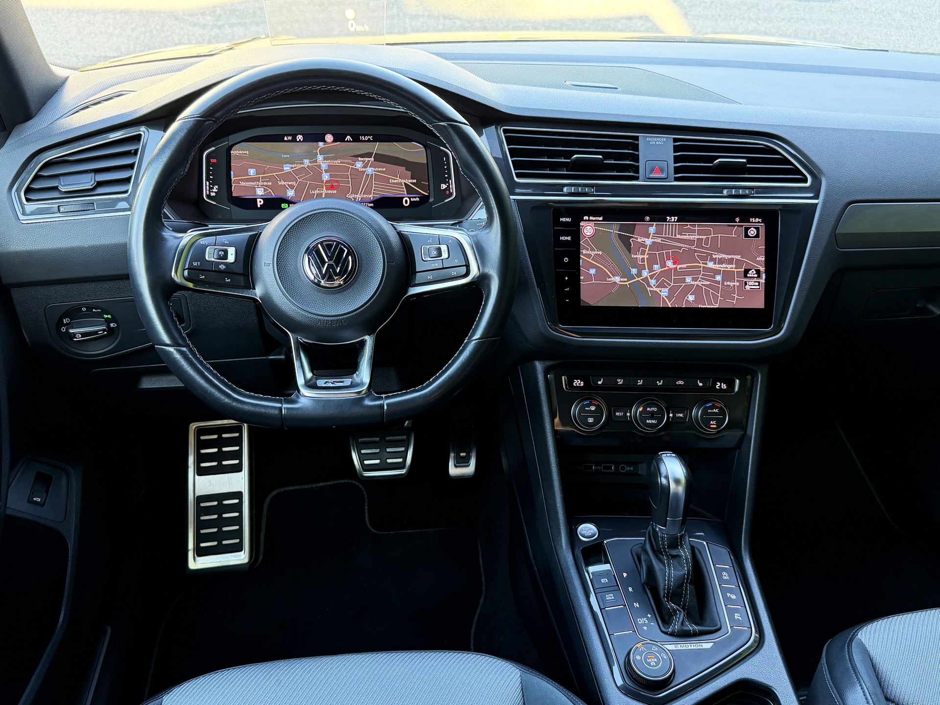 VW Tiguan 2.0 TDI SCR Highline R-Line 4Motion DSG / CH-Fahrzeug / Anhängerkupplung-image-12