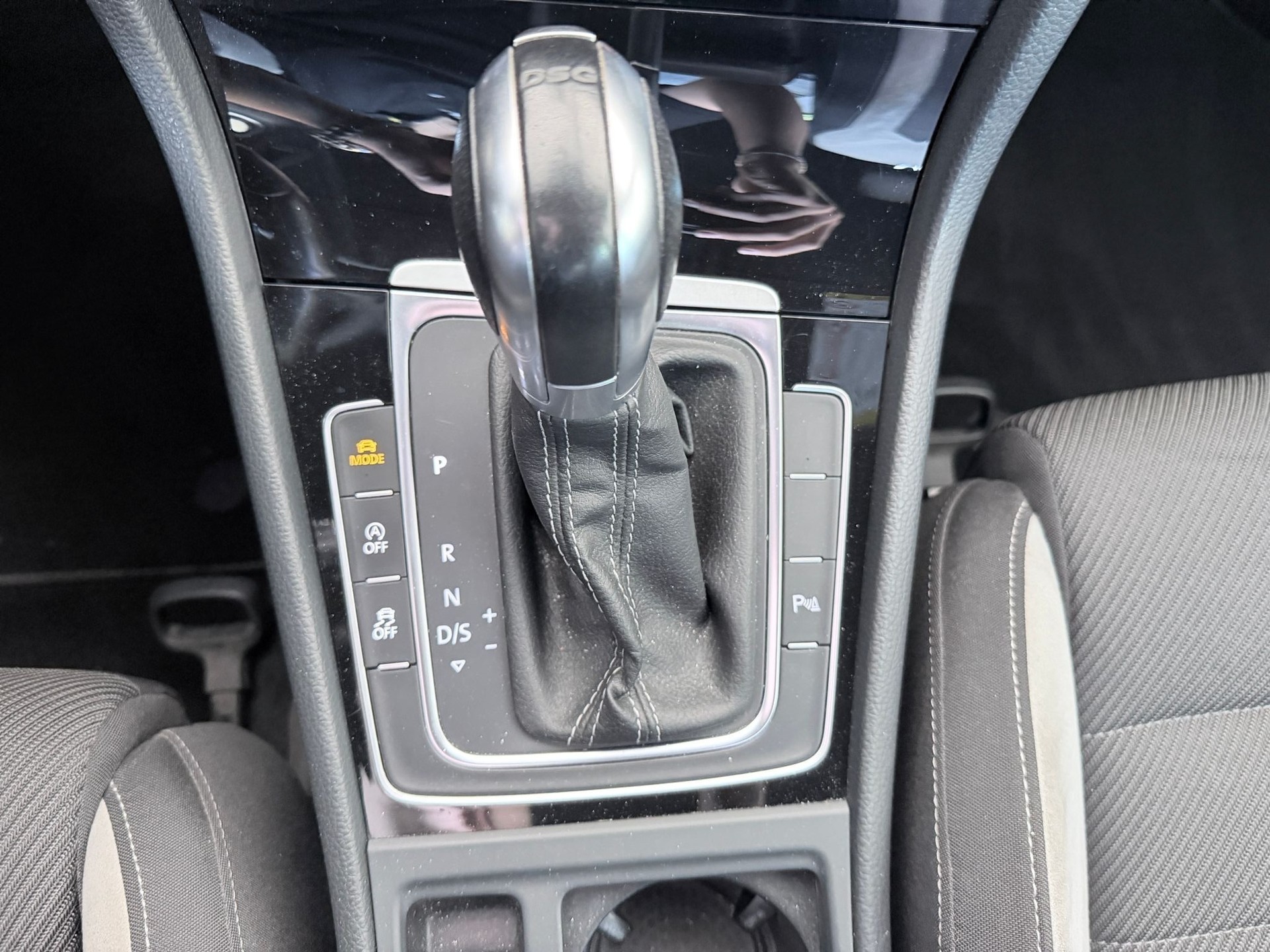VW Golf Variant 2.0 TSI R 4 Motion DSG-image-12