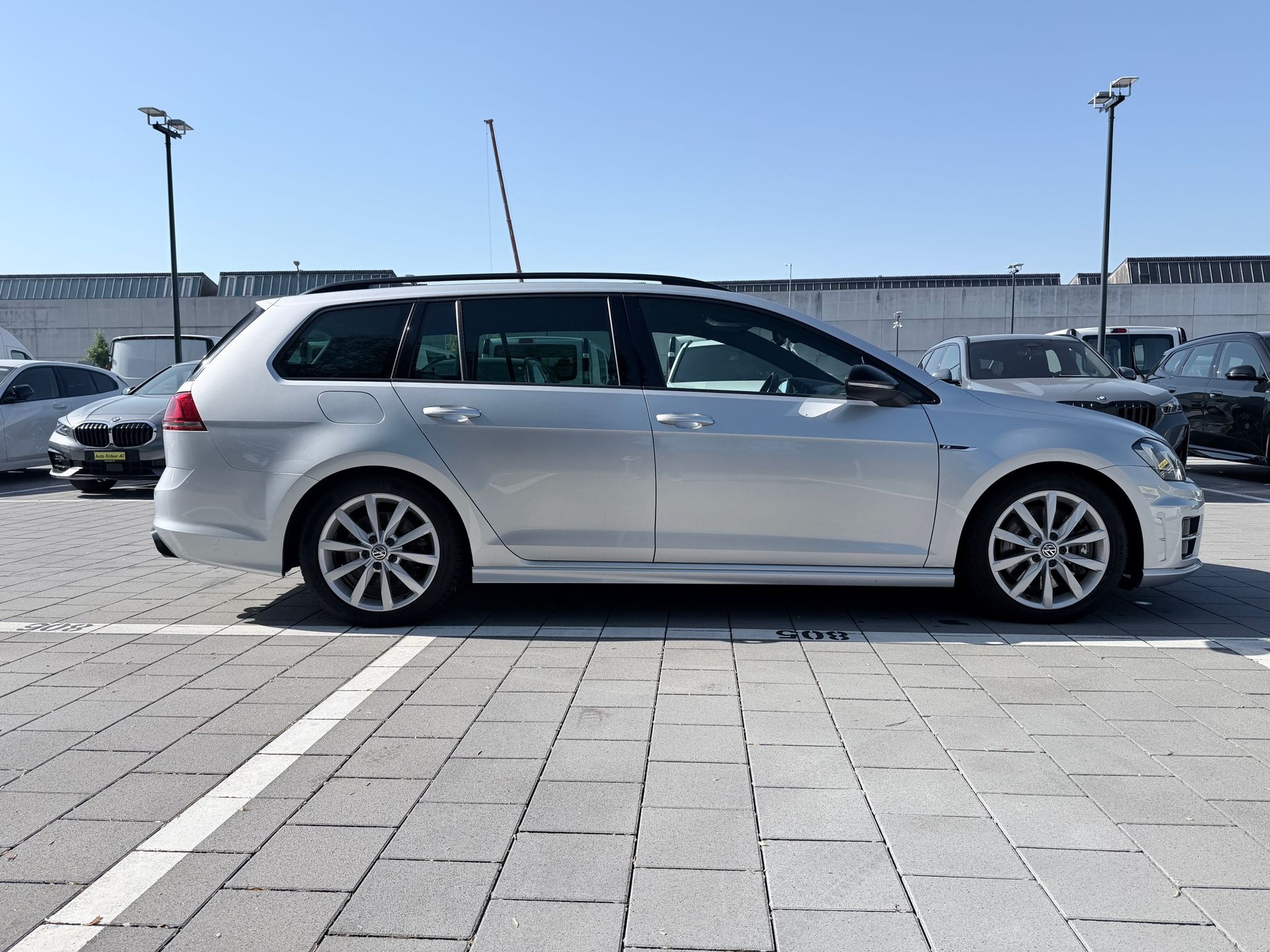 VW Golf Variant 2.0 TSI R 4 Motion DSG-image-2