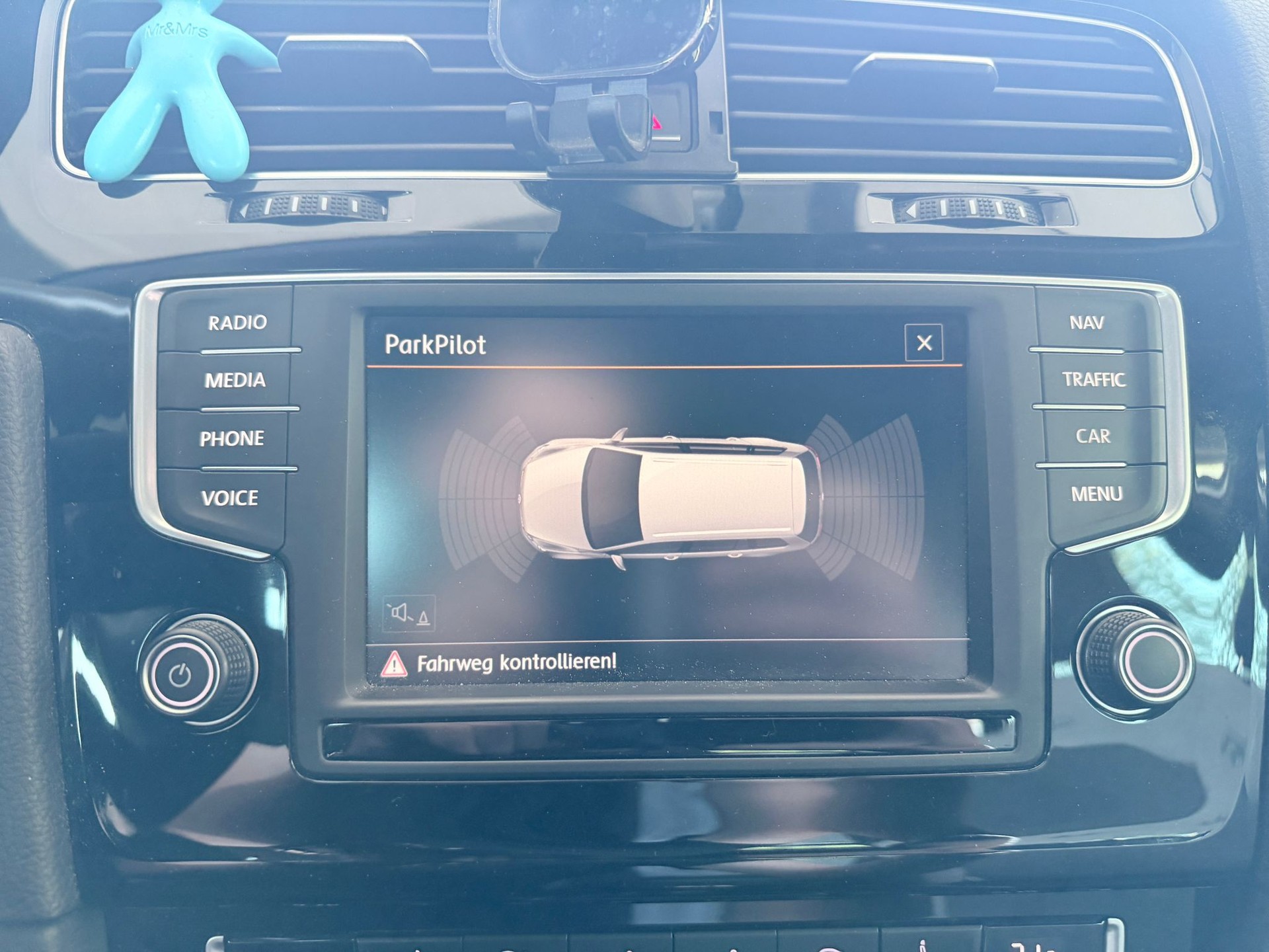 VW Golf Variant 2.0 TSI R 4 Motion DSG-image-14