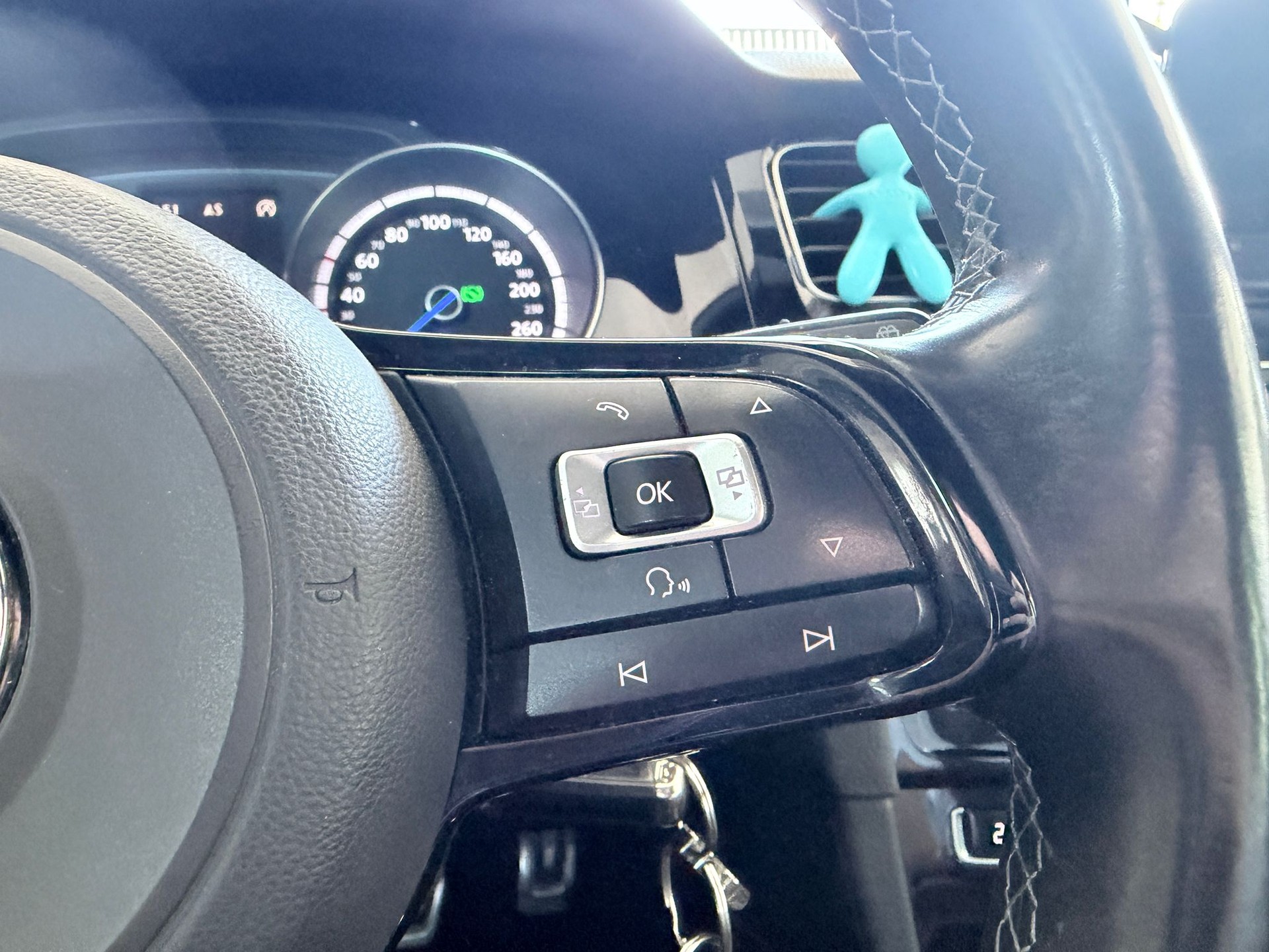 VW Golf Variant 2.0 TSI R 4 Motion DSG-image-10