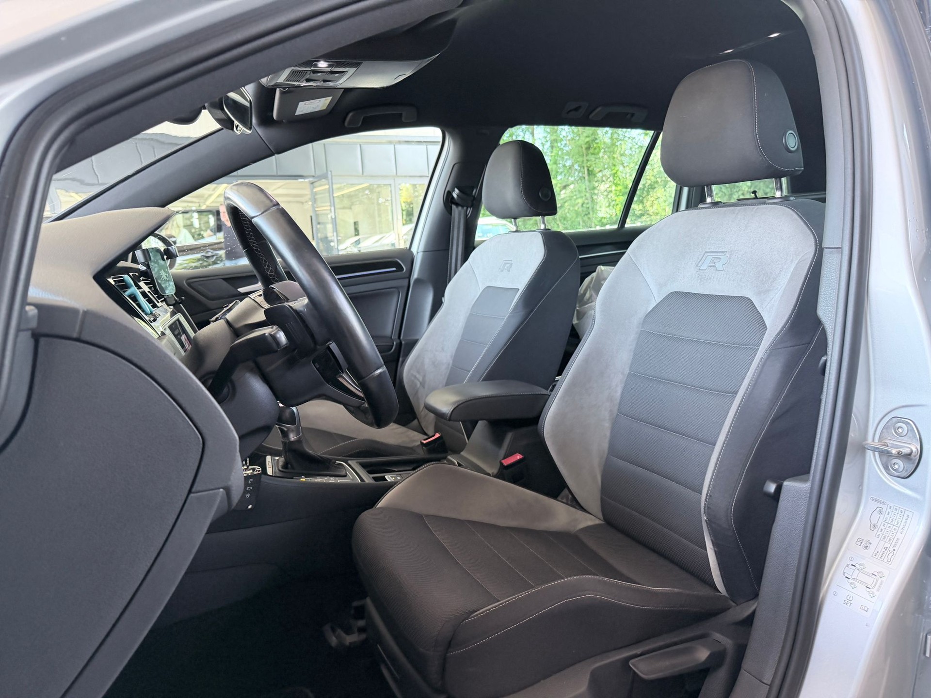 VW Golf Variant 2.0 TSI R 4 Motion DSG-image-6