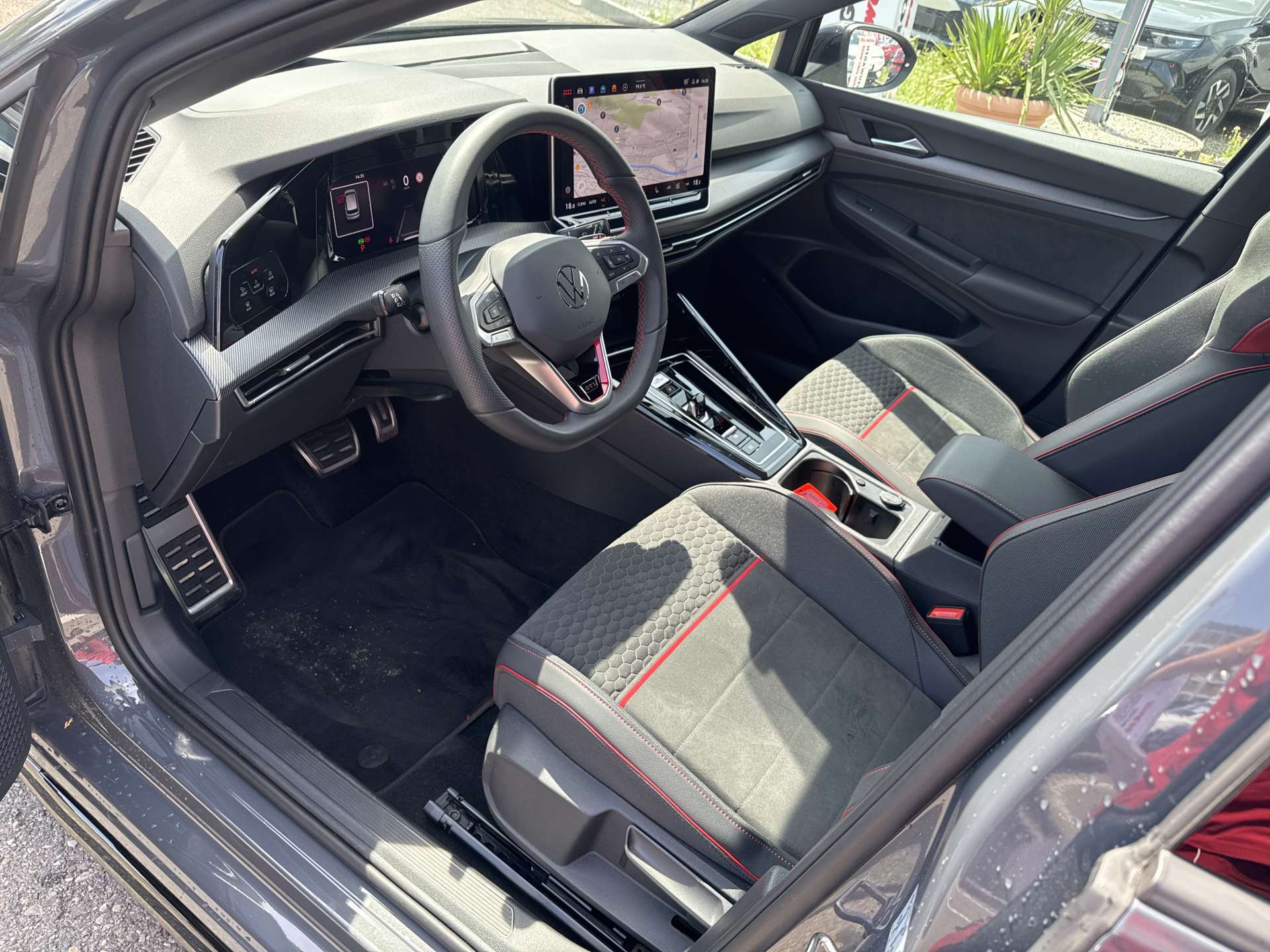 VW Golf 2.0 TSi GTi 301PS Clubsport DSG-Automat-image-5