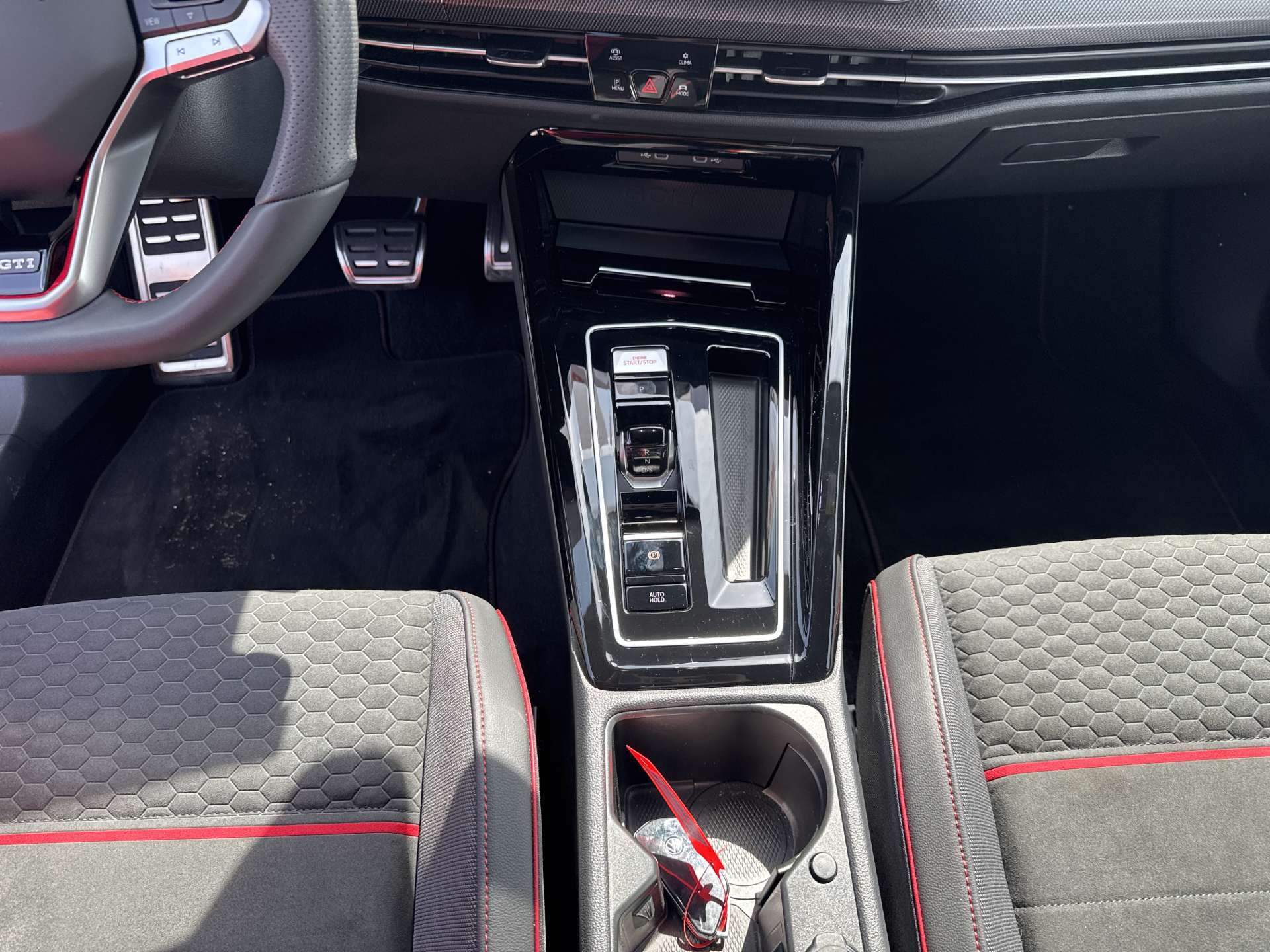 VW Golf 2.0 TSi GTi 301PS Clubsport DSG-Automat-image-11