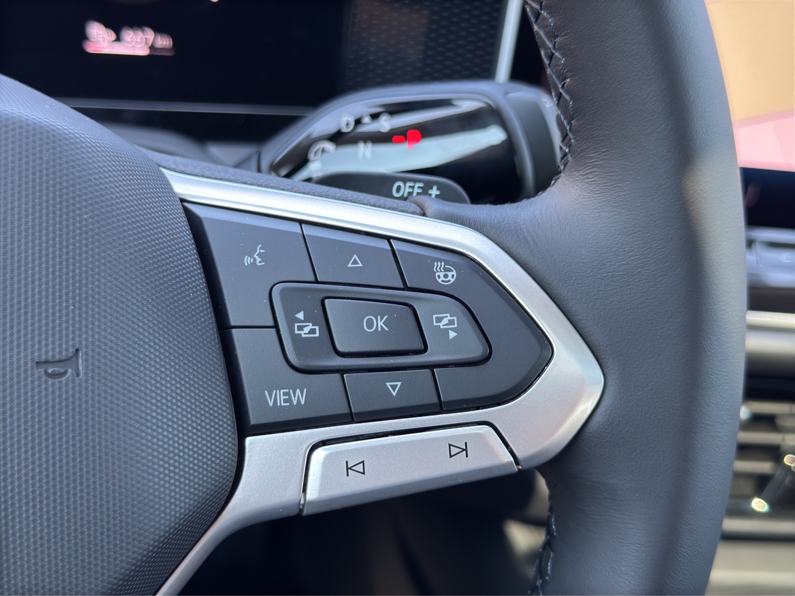VW Passat Variant 1.5 TSI evo2 Plug-In- Hybrid Business DSG-image-17