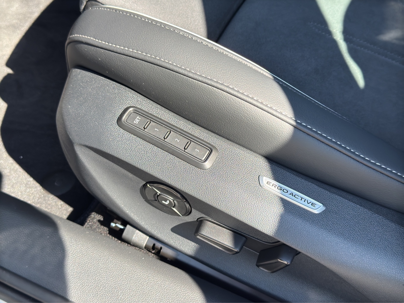VW Passat Variant 1.5 TSI evo2 Plug-In- Hybrid Business DSG-image-15