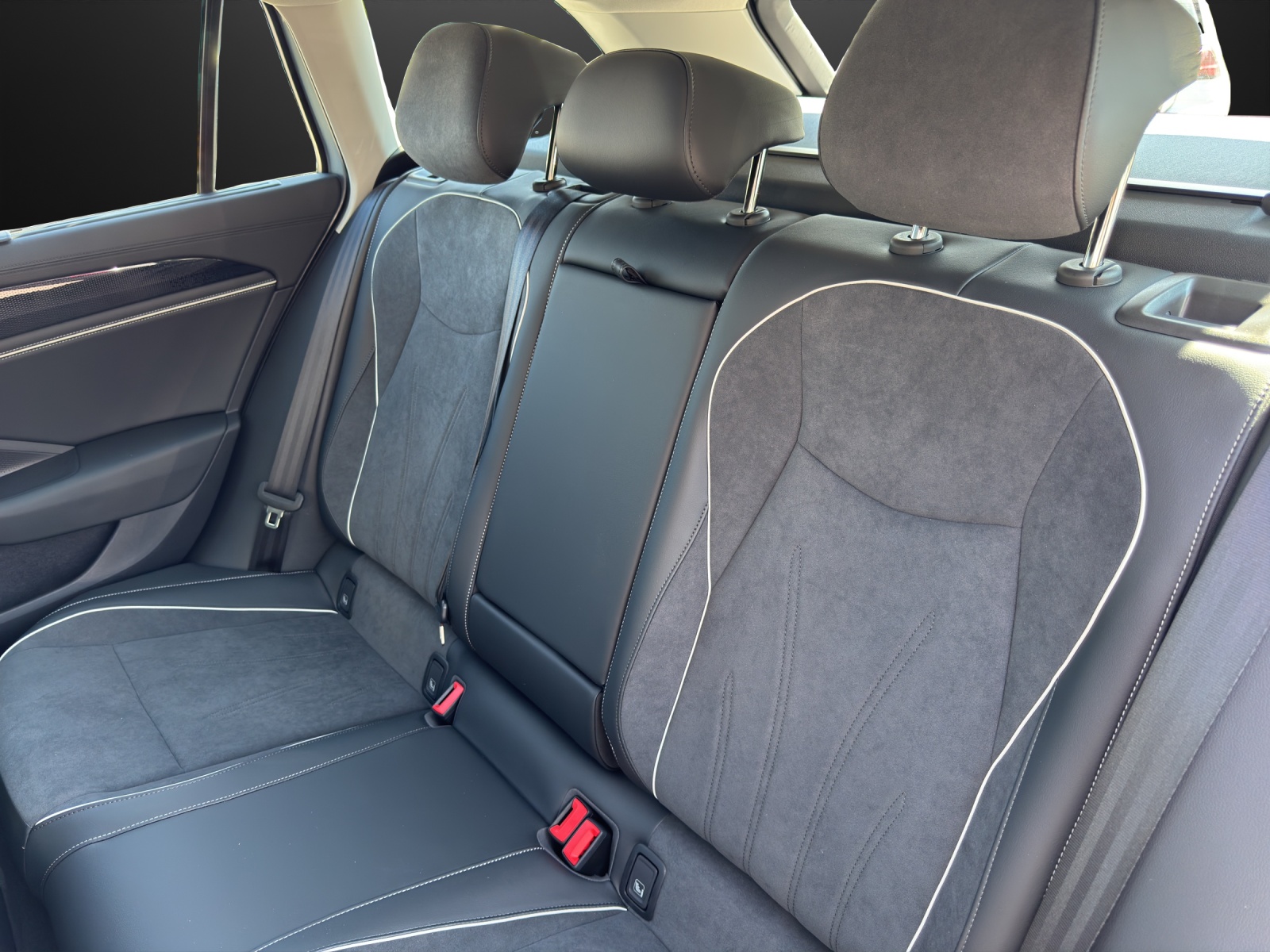 VW Passat Variant 1.5 TSI evo2 Plug-In- Hybrid Business DSG-image-8