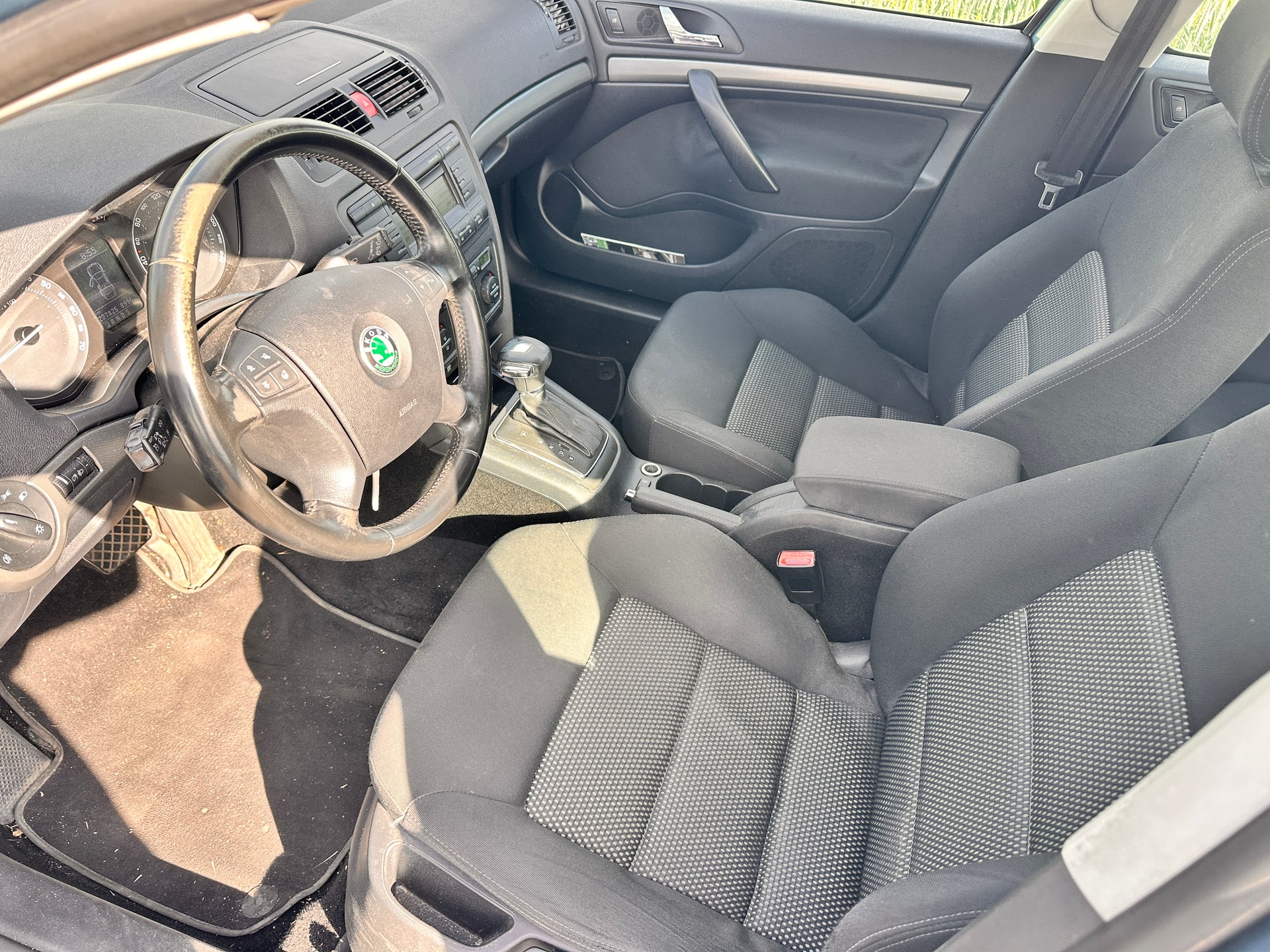 SKODA Octavia 2.0 FSI Elegance Tiptronic-image-9