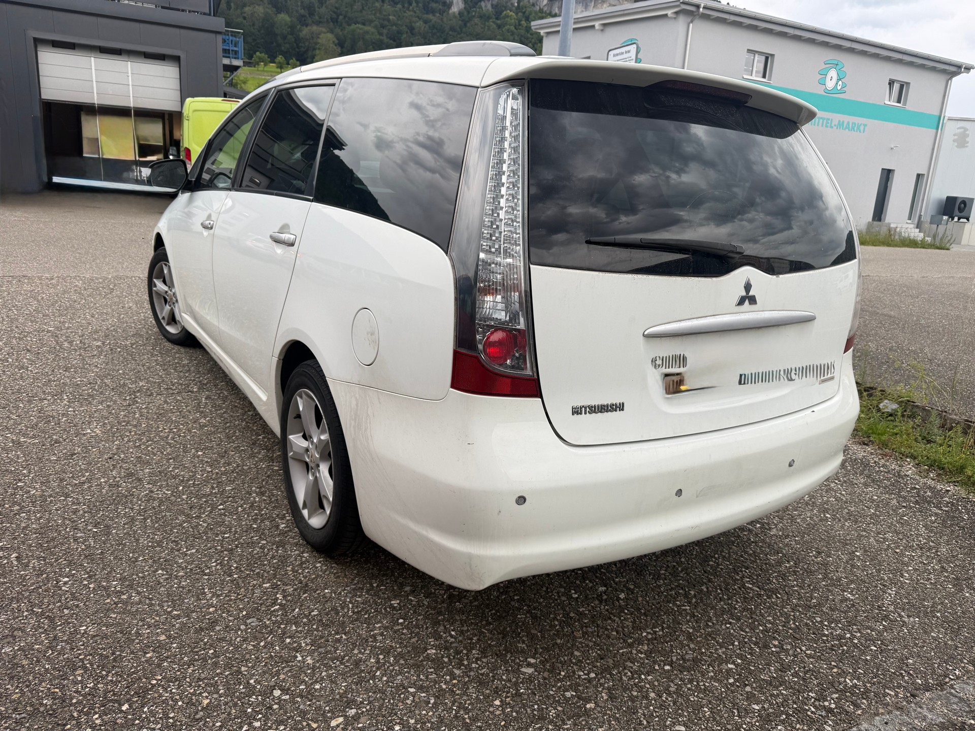 MITSUBISHI Grandis 2.0 16V DID Swiss Edition-image-11