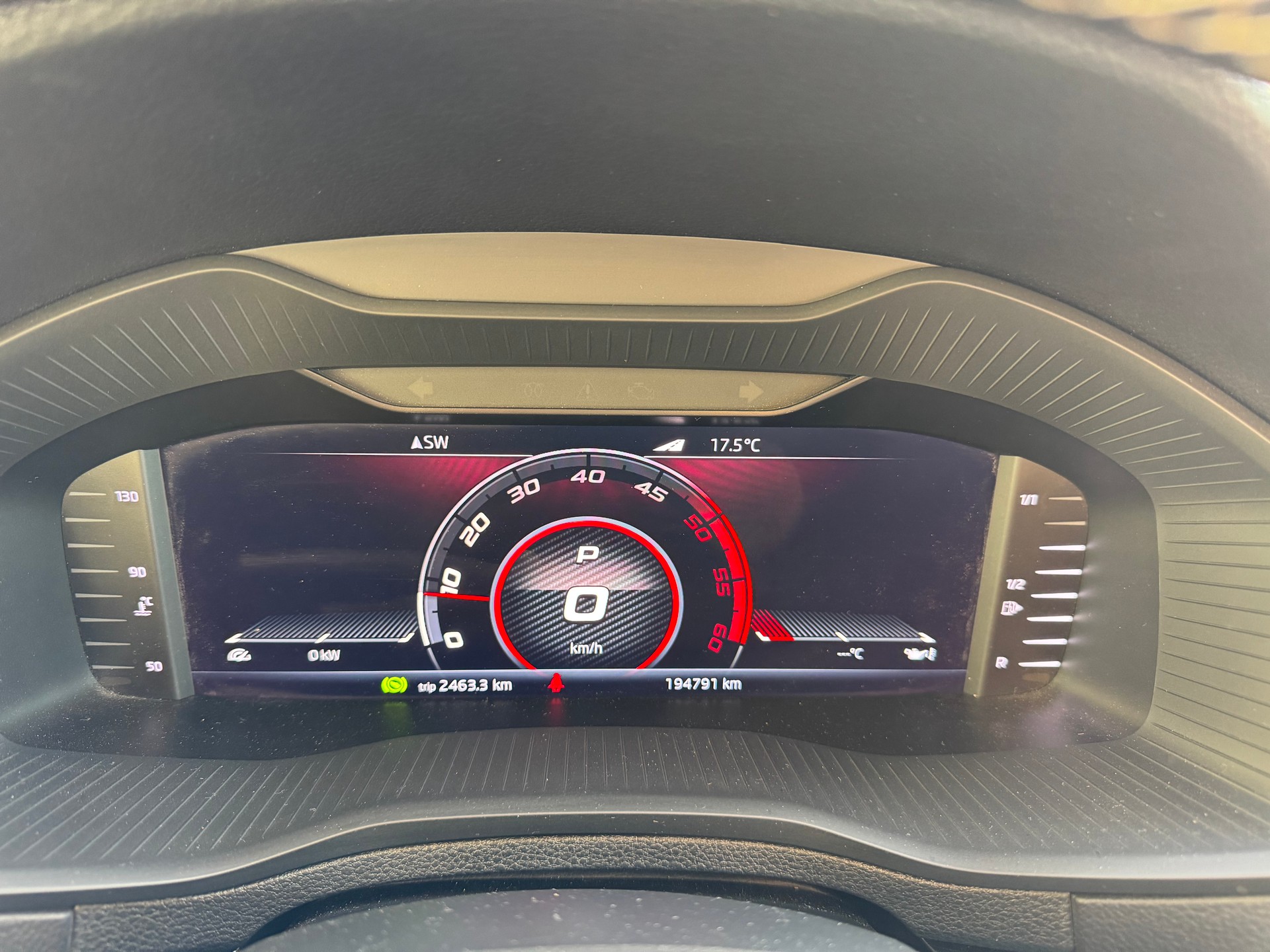 SKODA Karoq 2.0 TDI SCR SportLine 4x4 DSG-image-13