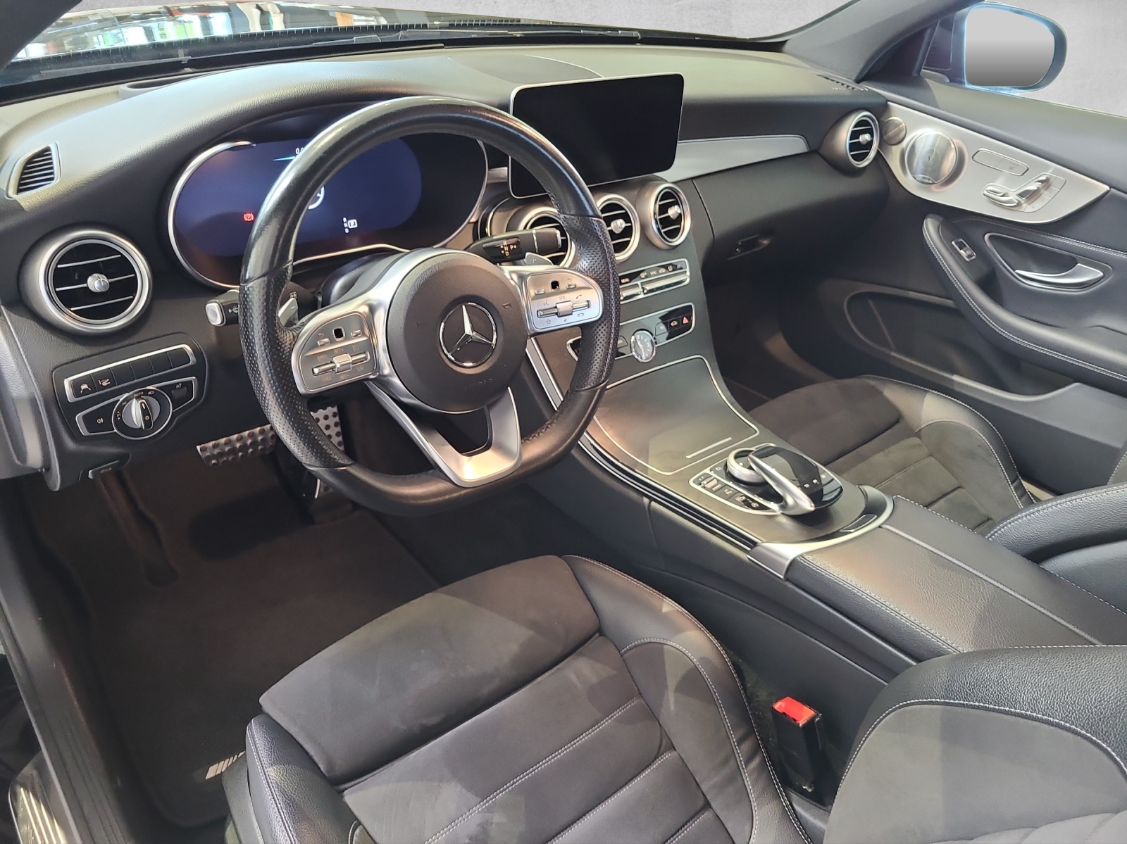 MERCEDES-BENZ C 200 Coupé 4Matic AMG Line 9G-Tronic-image-6