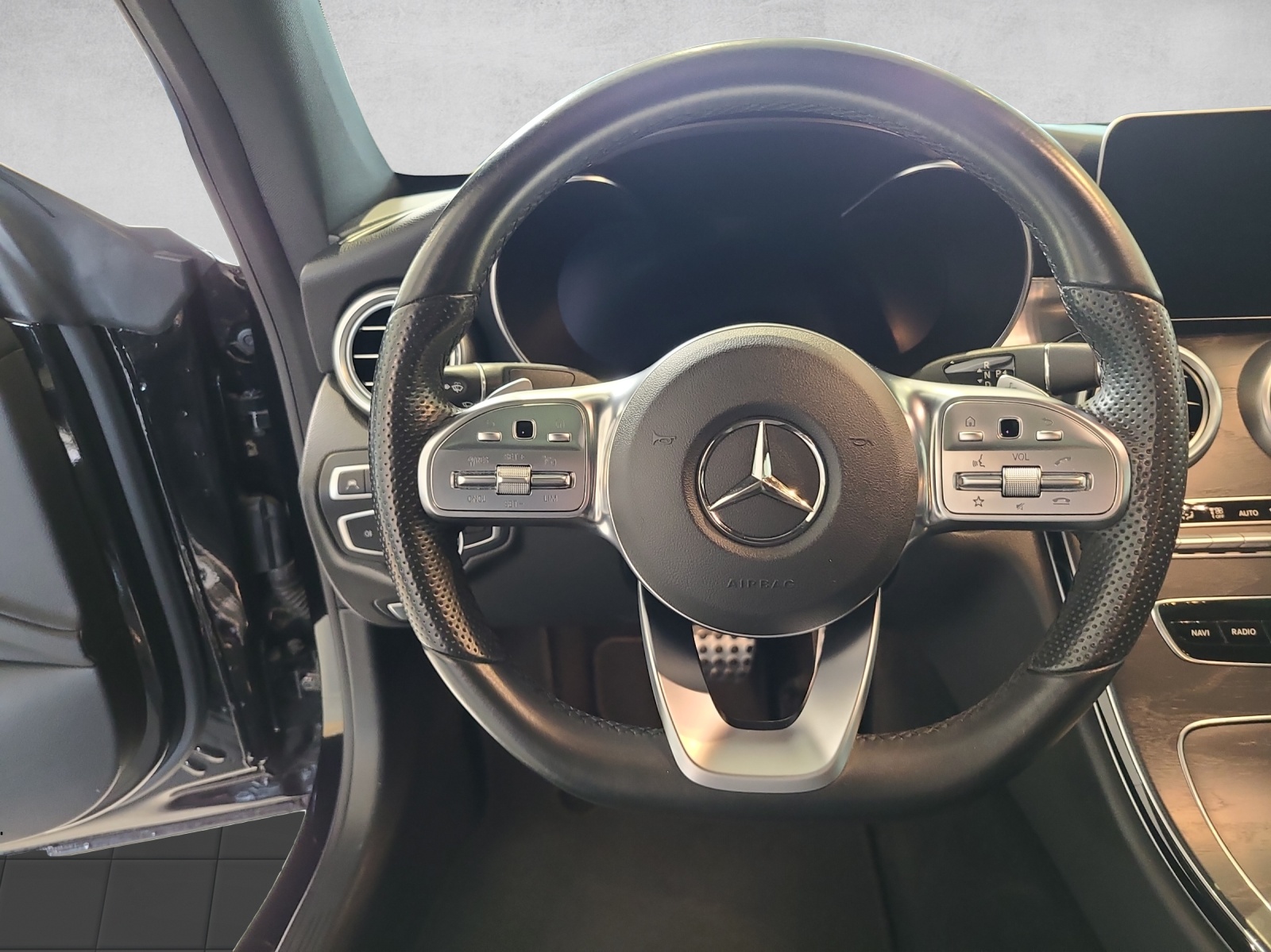 MERCEDES-BENZ C 200 Coupé 4Matic AMG Line 9G-Tronic-image-12