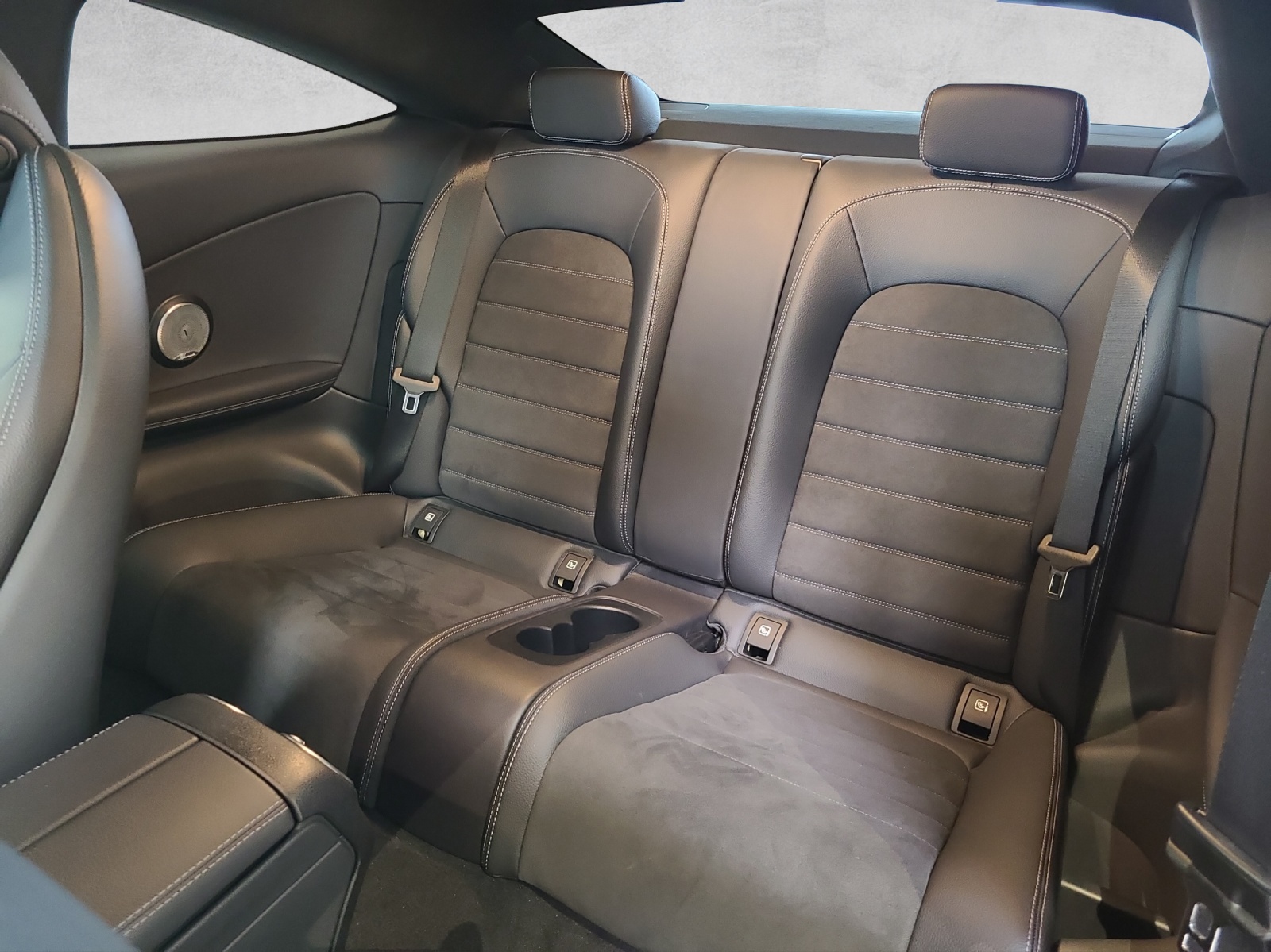 MERCEDES-BENZ C 200 Coupé 4Matic AMG Line 9G-Tronic-image-10
