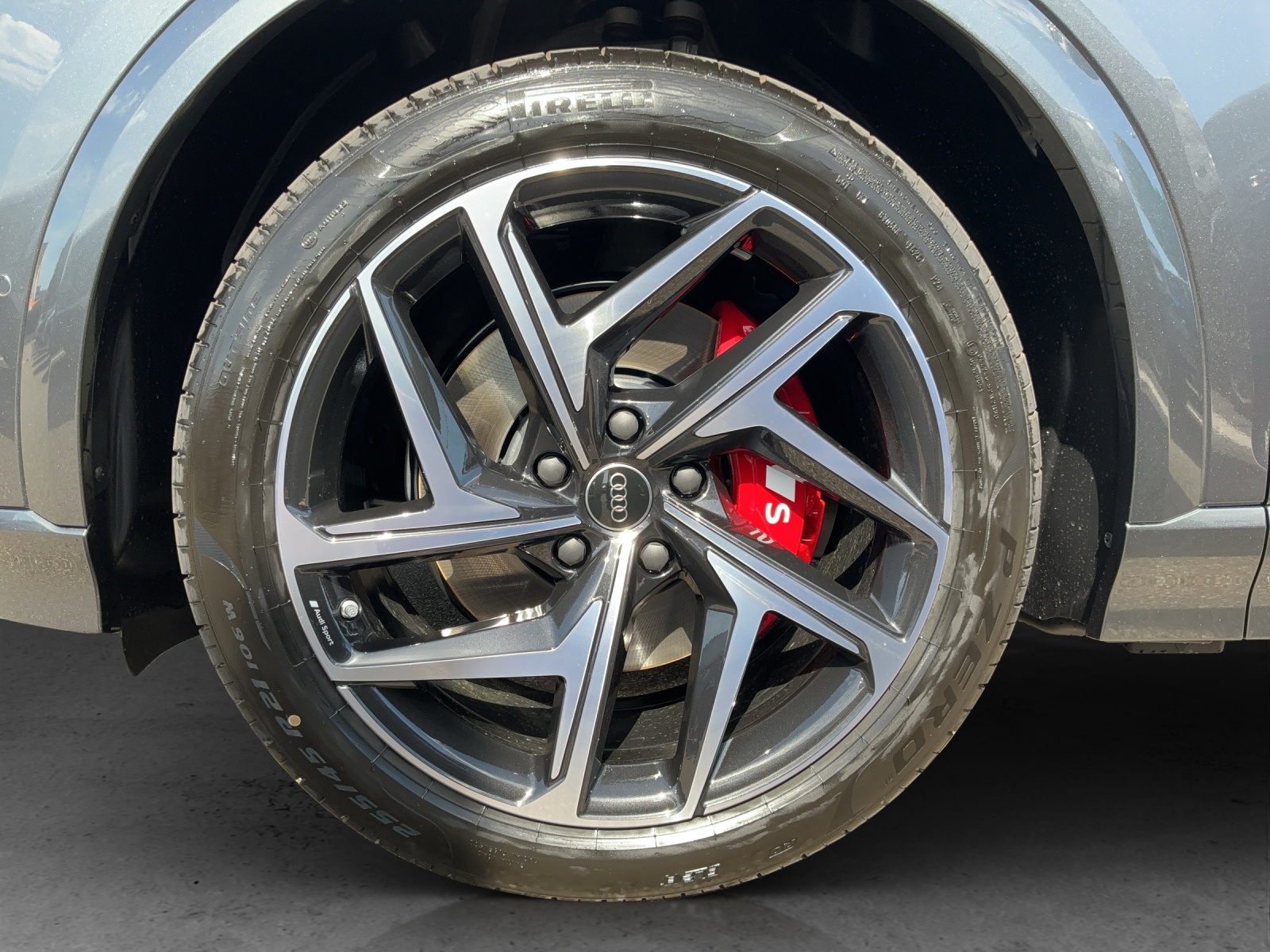 AUDI SQ6 e-tron quattro-image-12