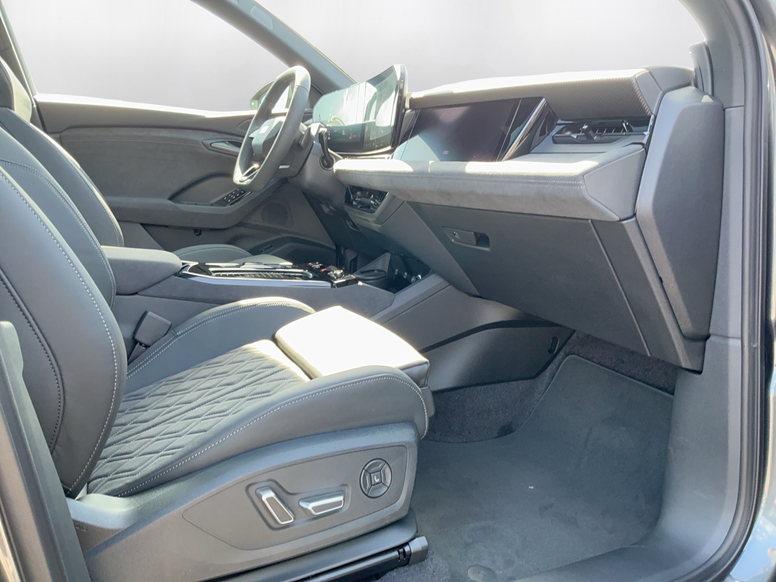 AUDI SQ6 e-tron quattro-image-13