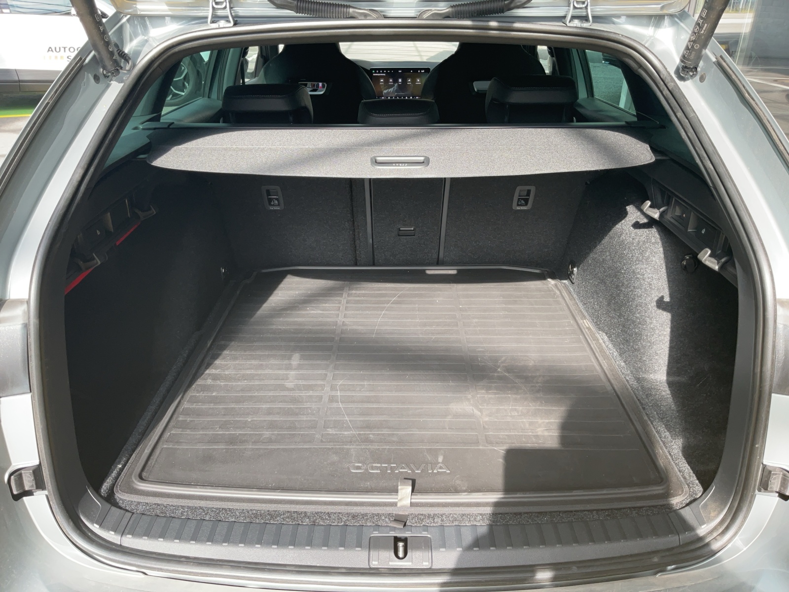 SKODA Octavia Combi 2.0 TSI DSG Dynamic 4x4-image-12