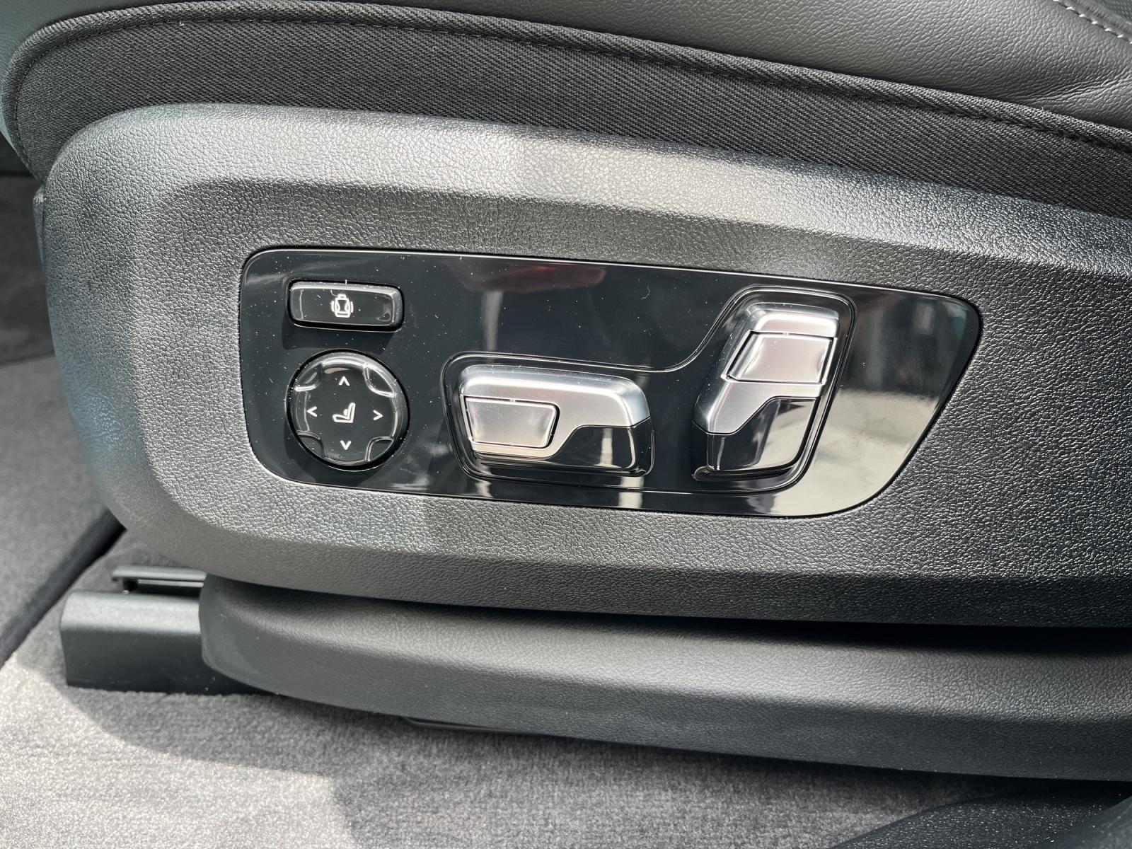 BMW XM 50e Plug-in Hybrid-image-14