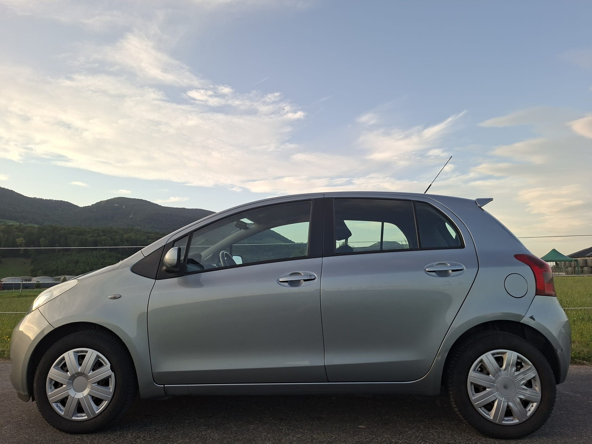 TOYOTA Yaris 1.3 Linea Sol-image-5