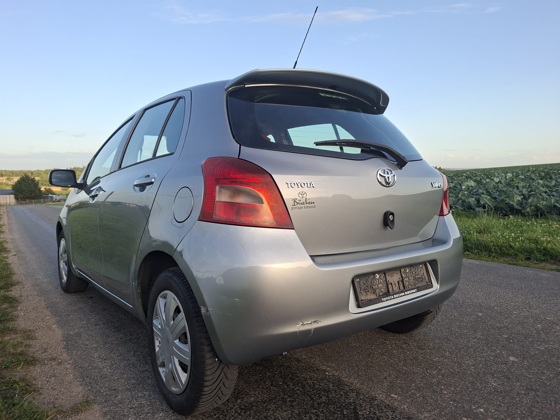 TOYOTA Yaris 1.3 Linea Sol-image-4