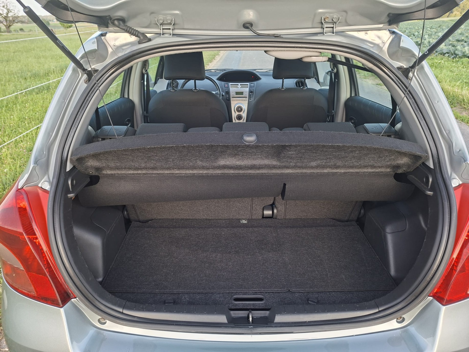 TOYOTA Yaris 1.3 Linea Sol-image-11