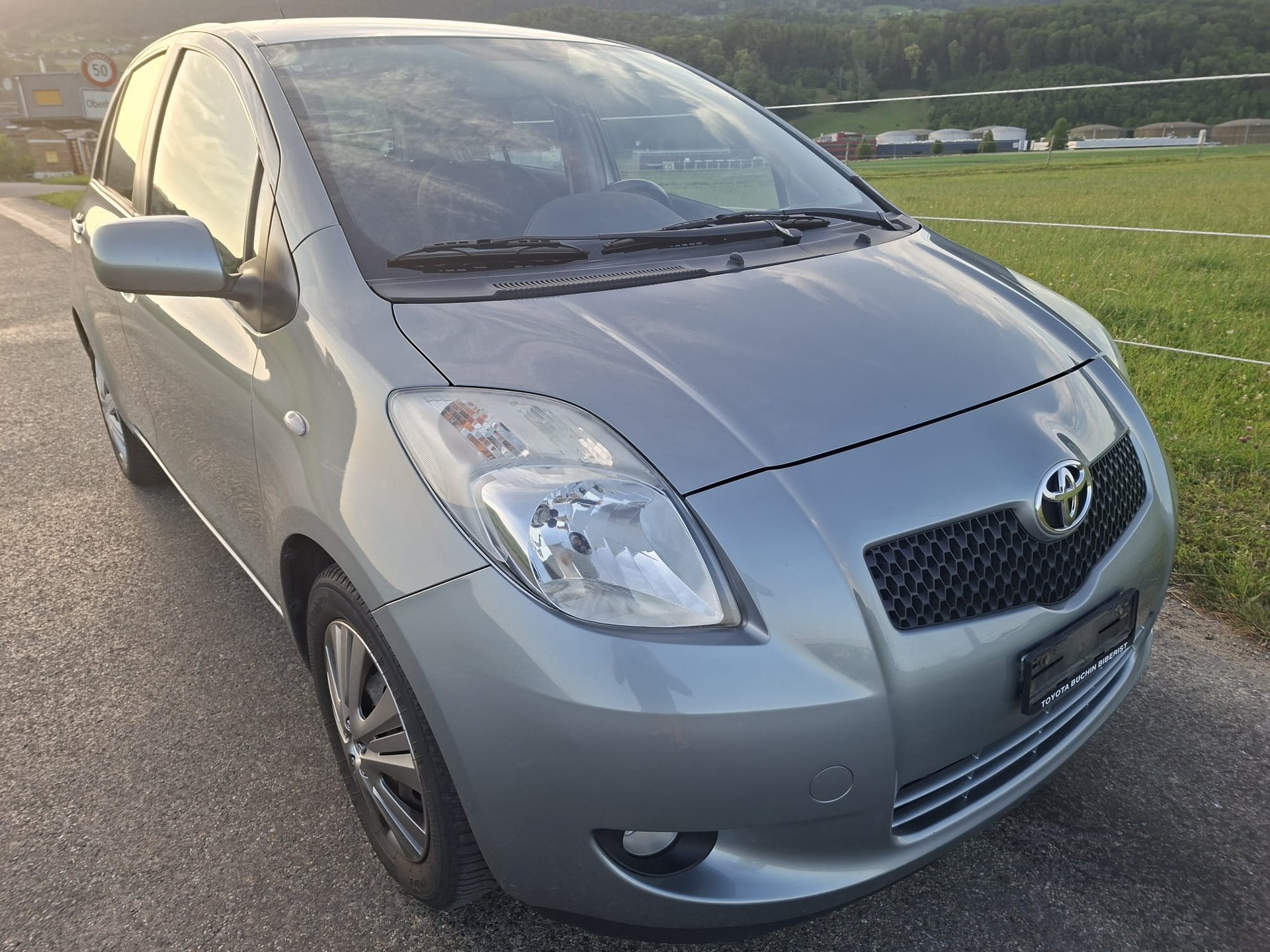TOYOTA Yaris 1.3 Linea Sol-image-1