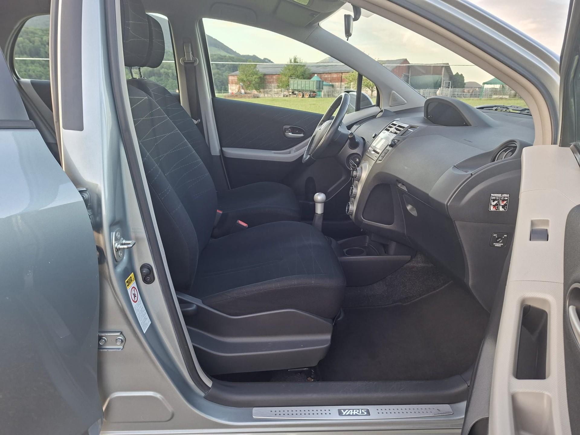 TOYOTA Yaris 1.3 Linea Sol-image-7