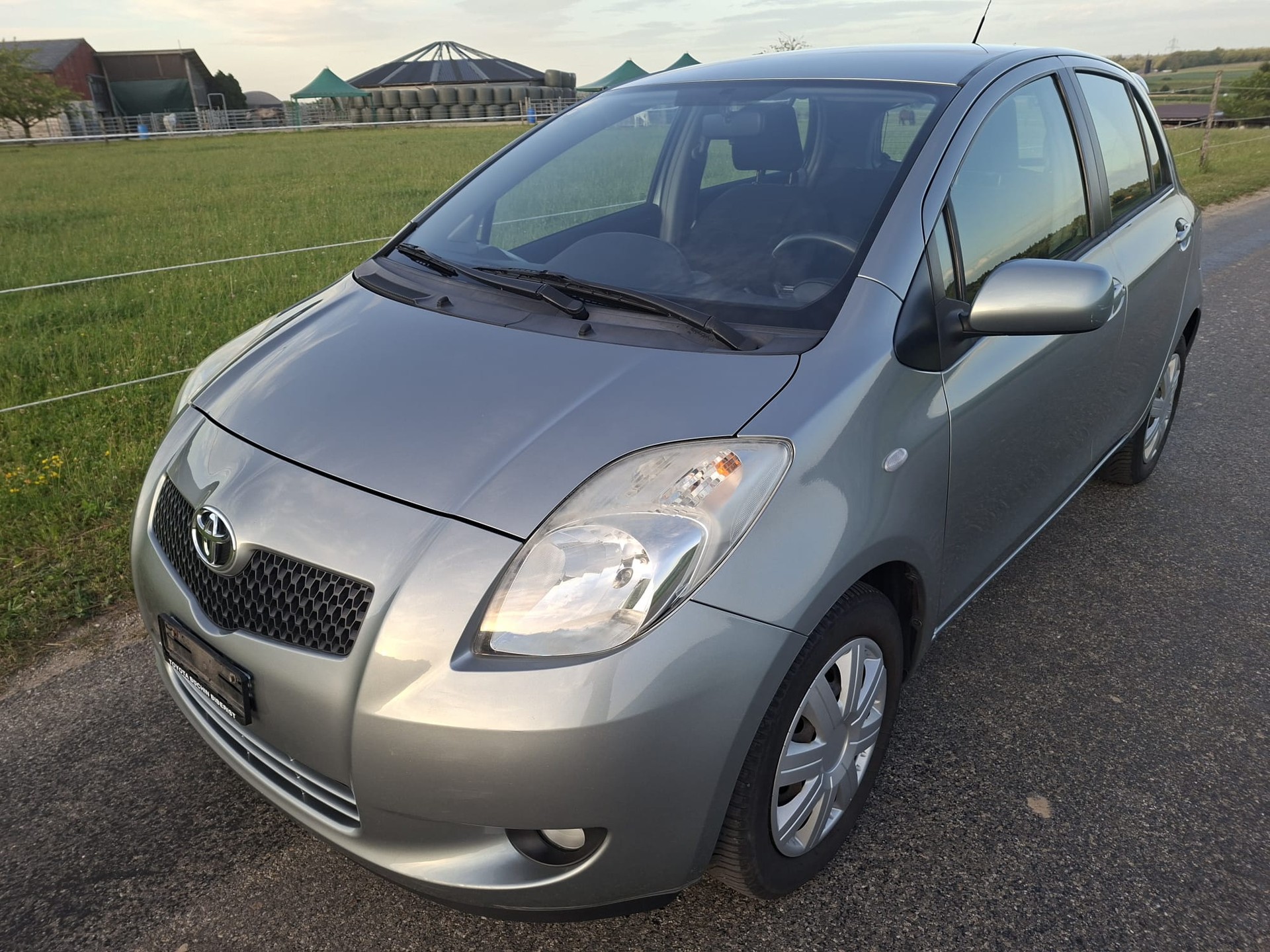 TOYOTA Yaris 1.3 Linea Sol-image-0