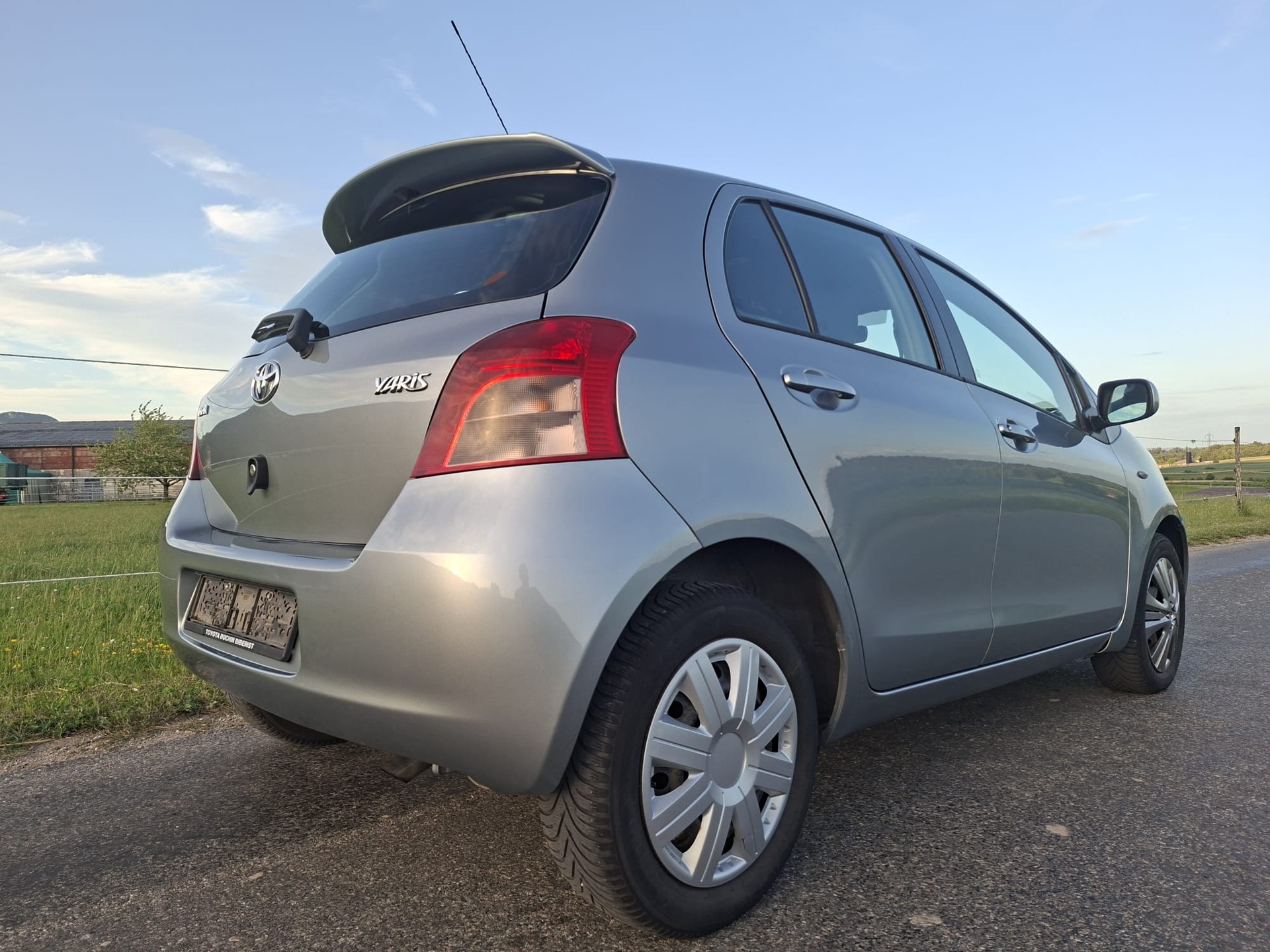 TOYOTA Yaris 1.3 Linea Sol-image-3