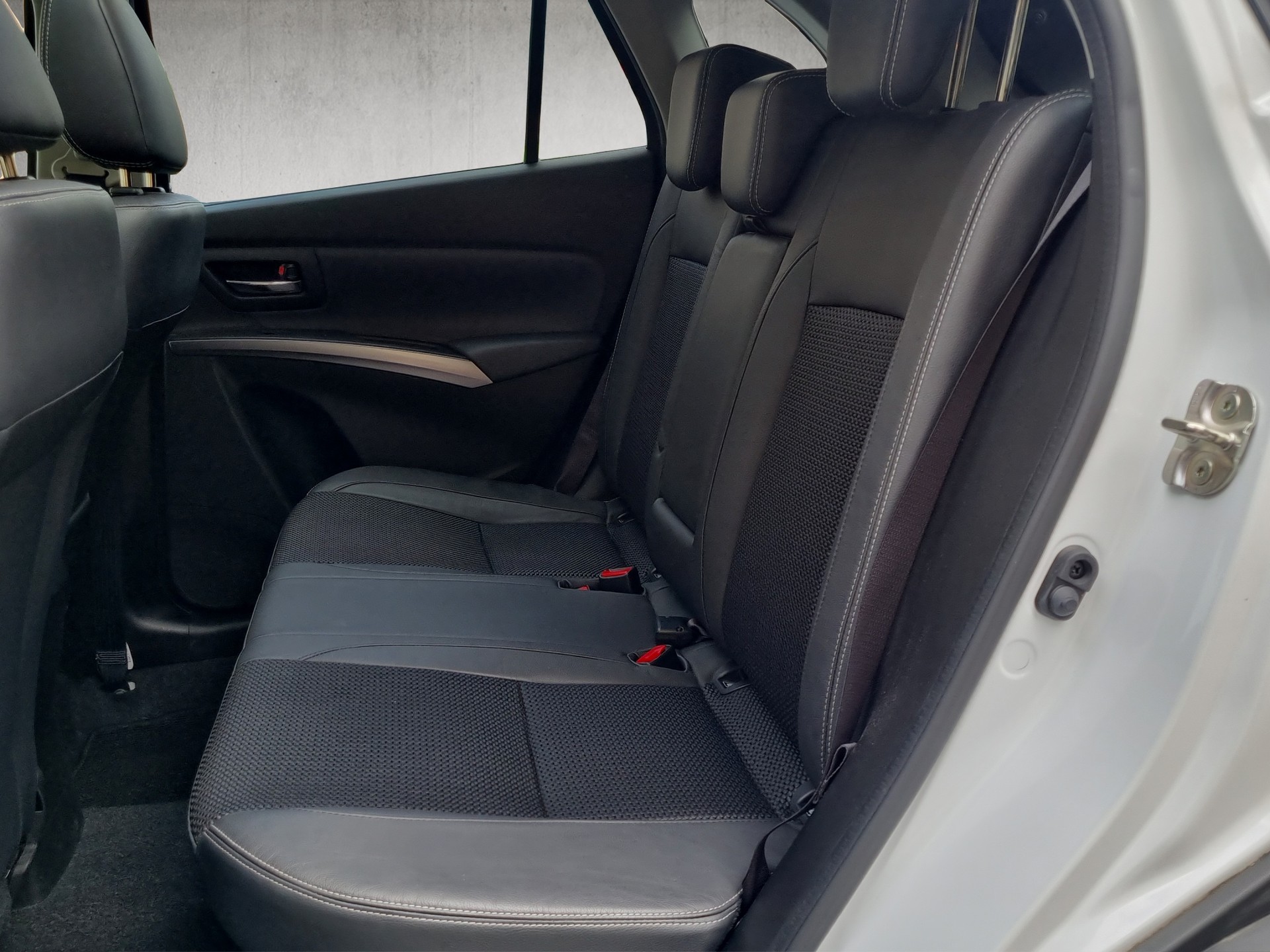SUZUKI S-Cross 1.4 T Compact Top Hybrid 4x4-image-10