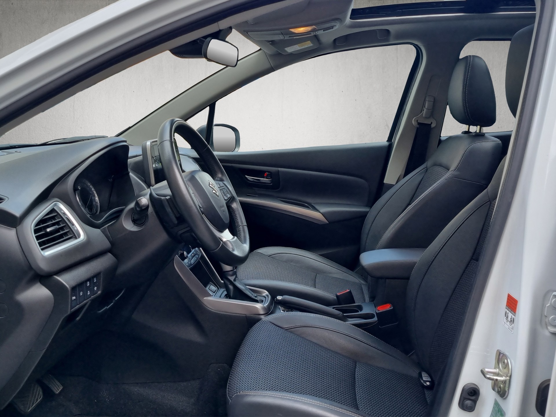 SUZUKI S-Cross 1.4 T Compact Top Hybrid 4x4-image-8
