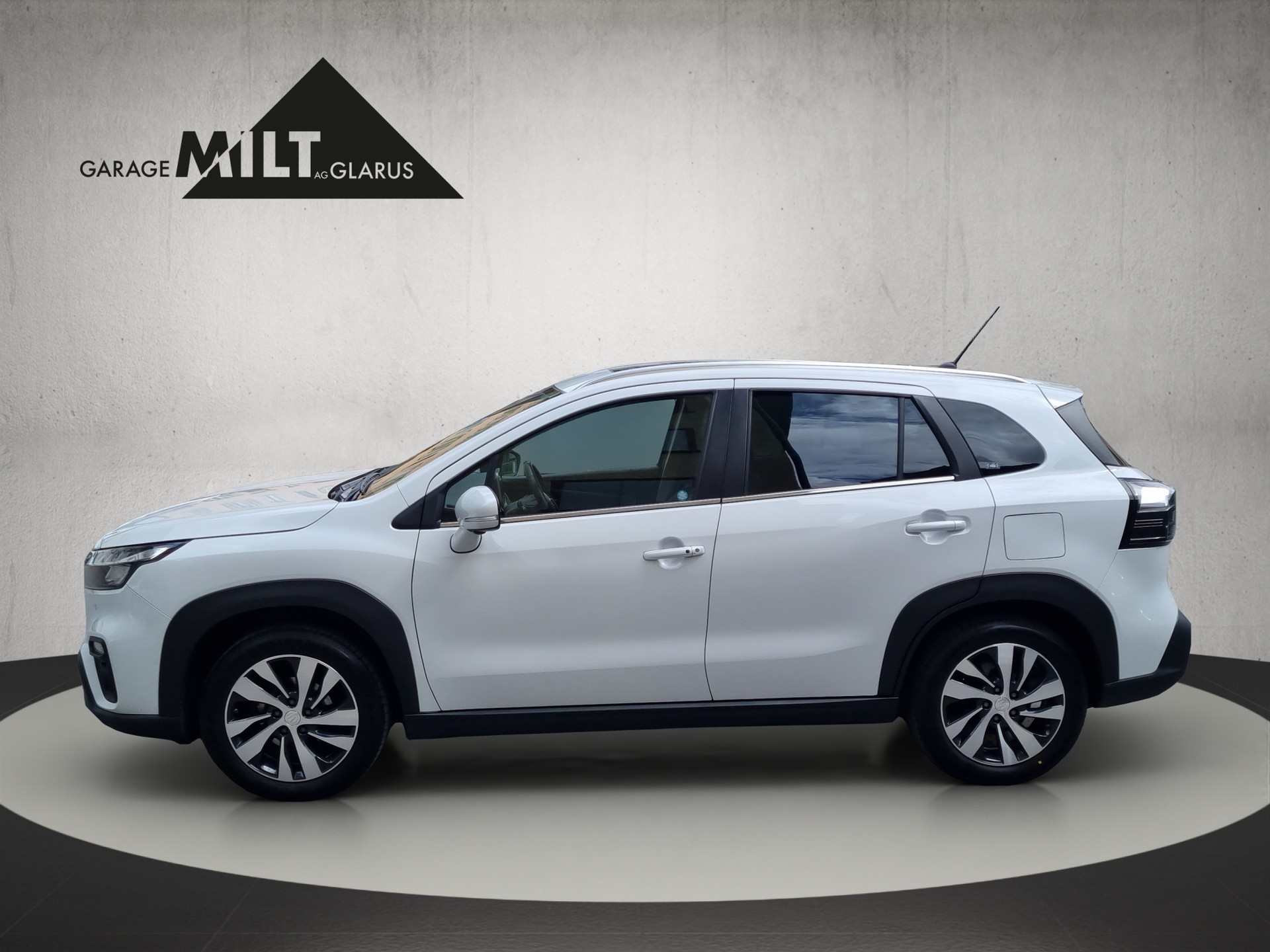 SUZUKI S-Cross 1.4 T Compact Top Hybrid 4x4-image-3