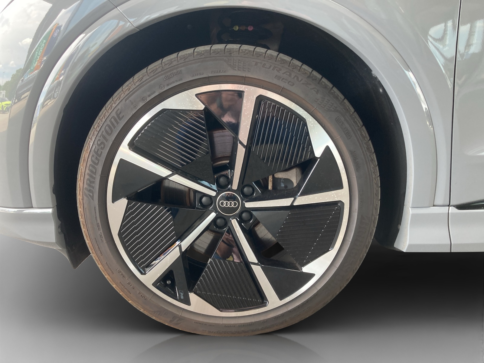 AUDI Q4 e-tron 50 quattro-image-16