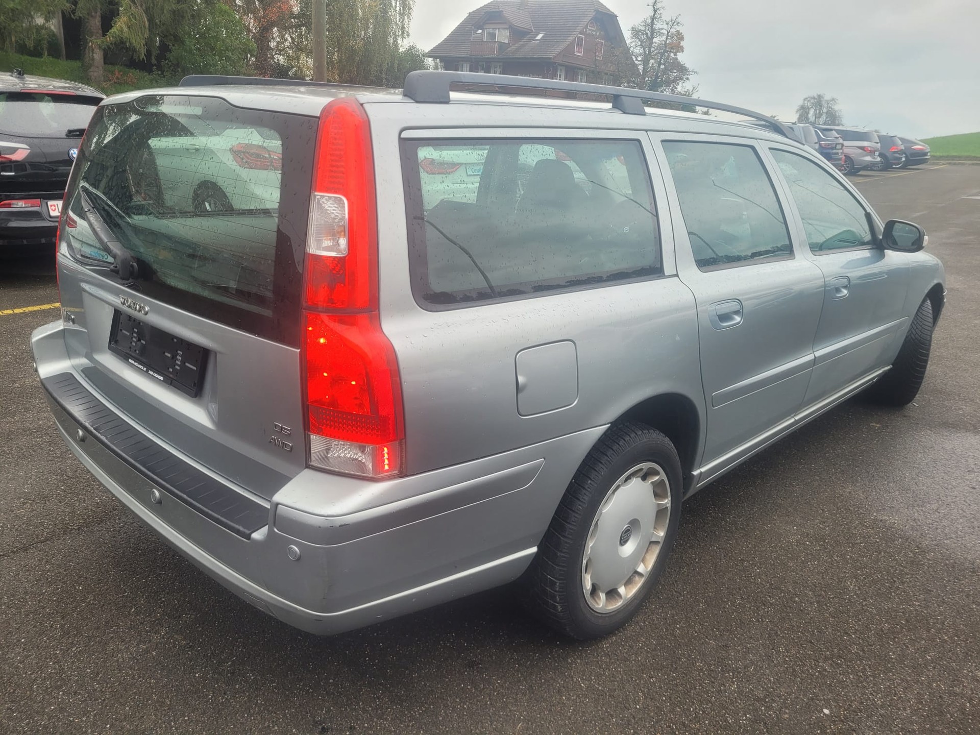 VOLVO V70 D5 AWD Momentum-image-4