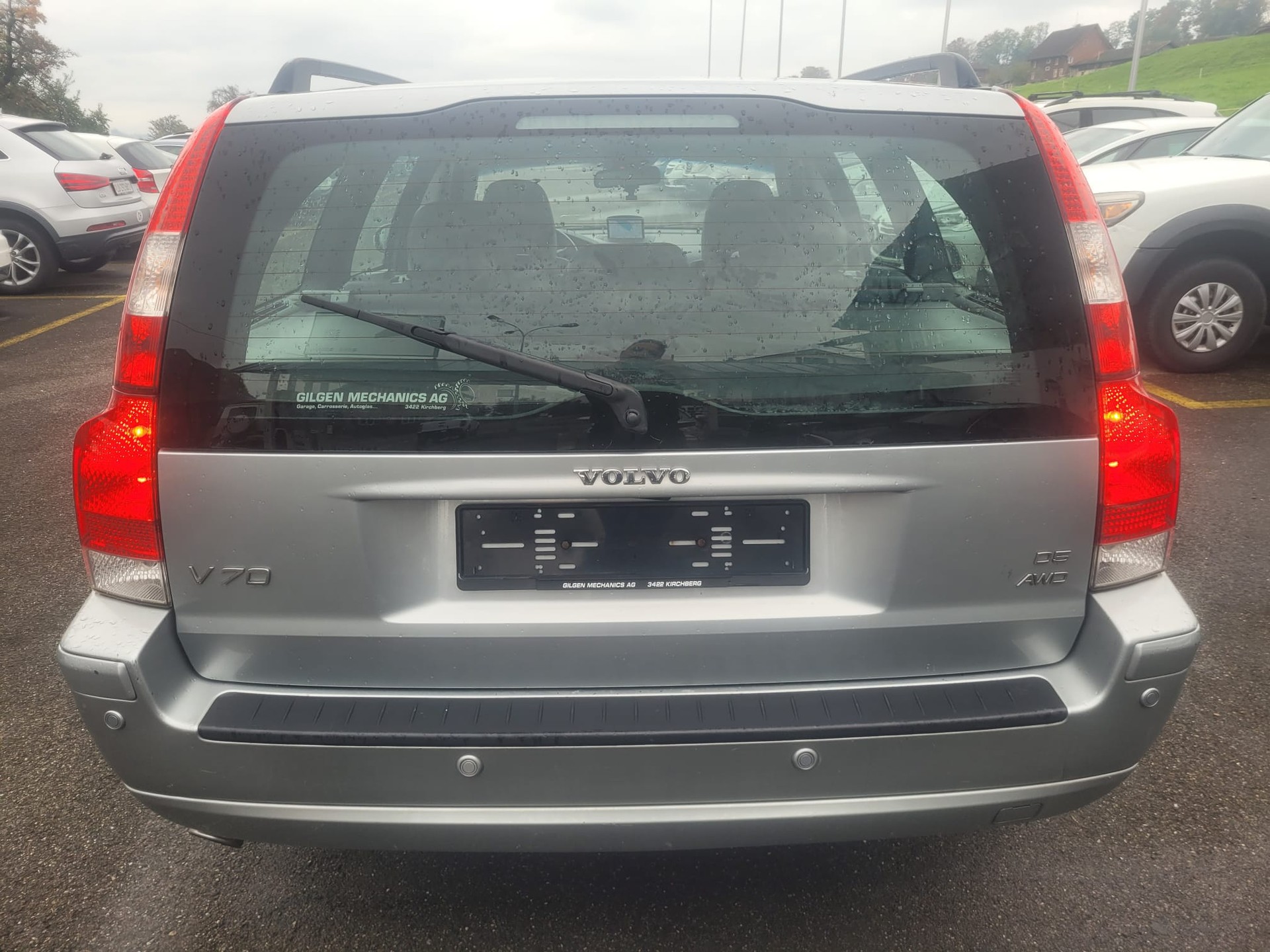 VOLVO V70 D5 AWD Momentum-image-3