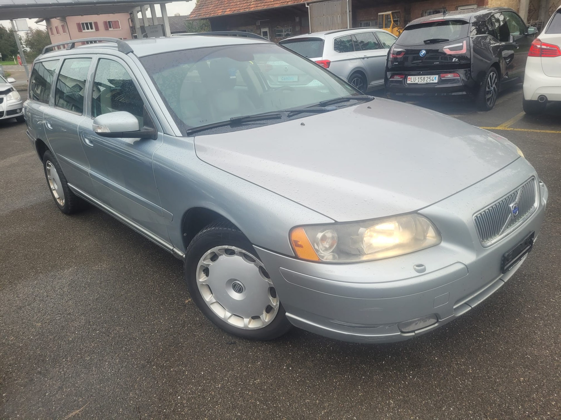 VOLVO V70 D5 AWD Momentum-image-6