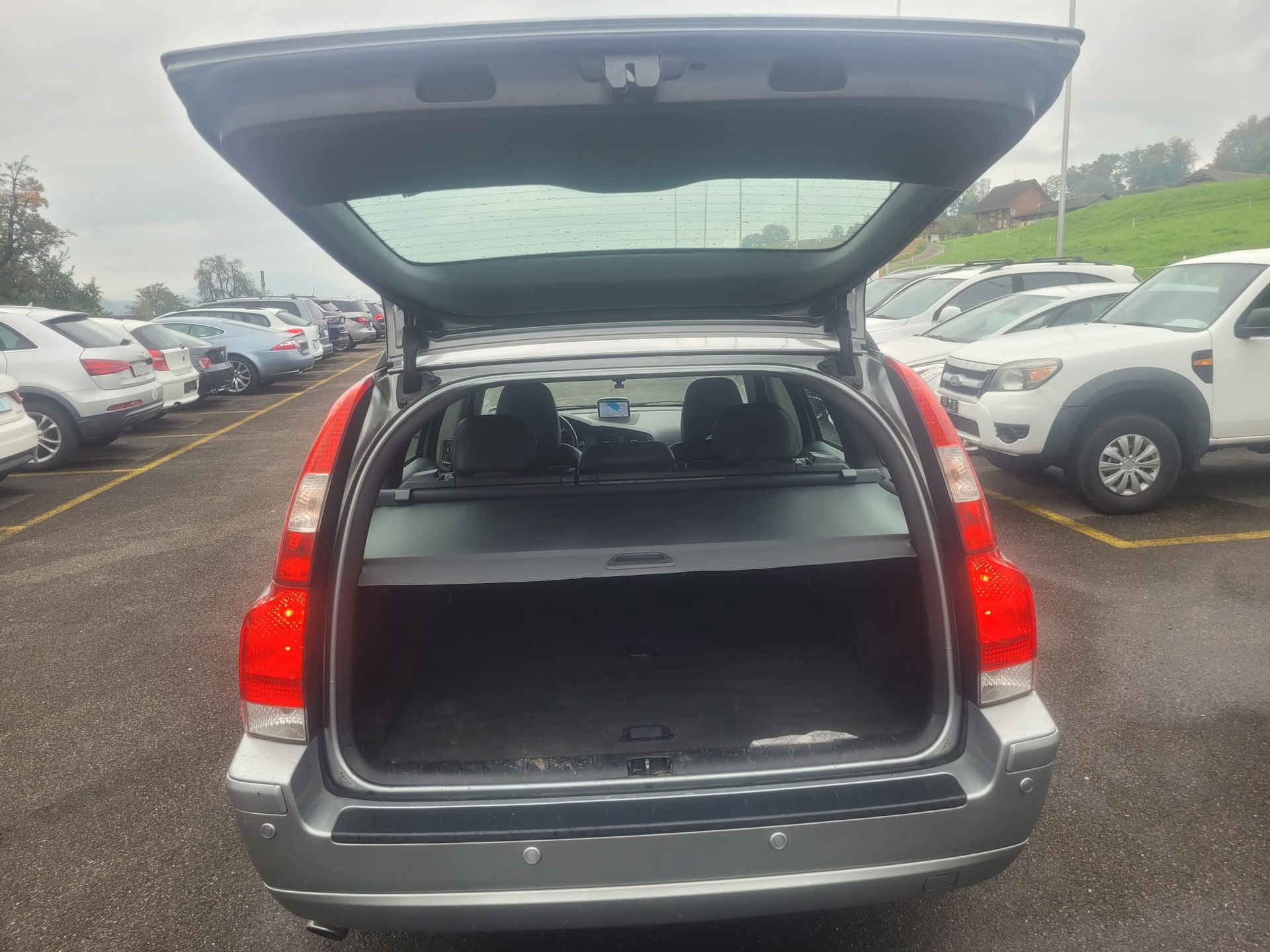 VOLVO V70 D5 AWD Momentum-image-11