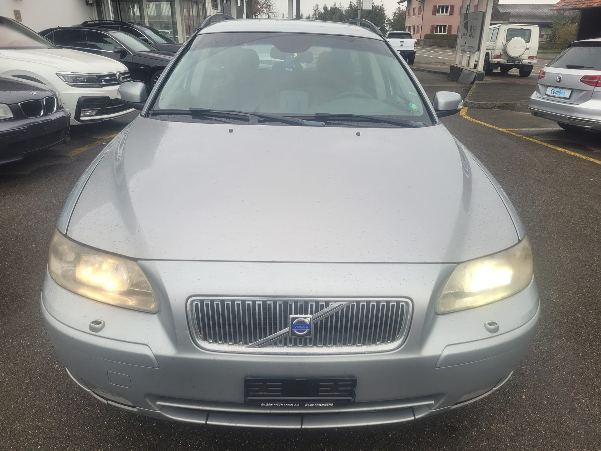 VOLVO V70 D5 AWD Momentum-image-2