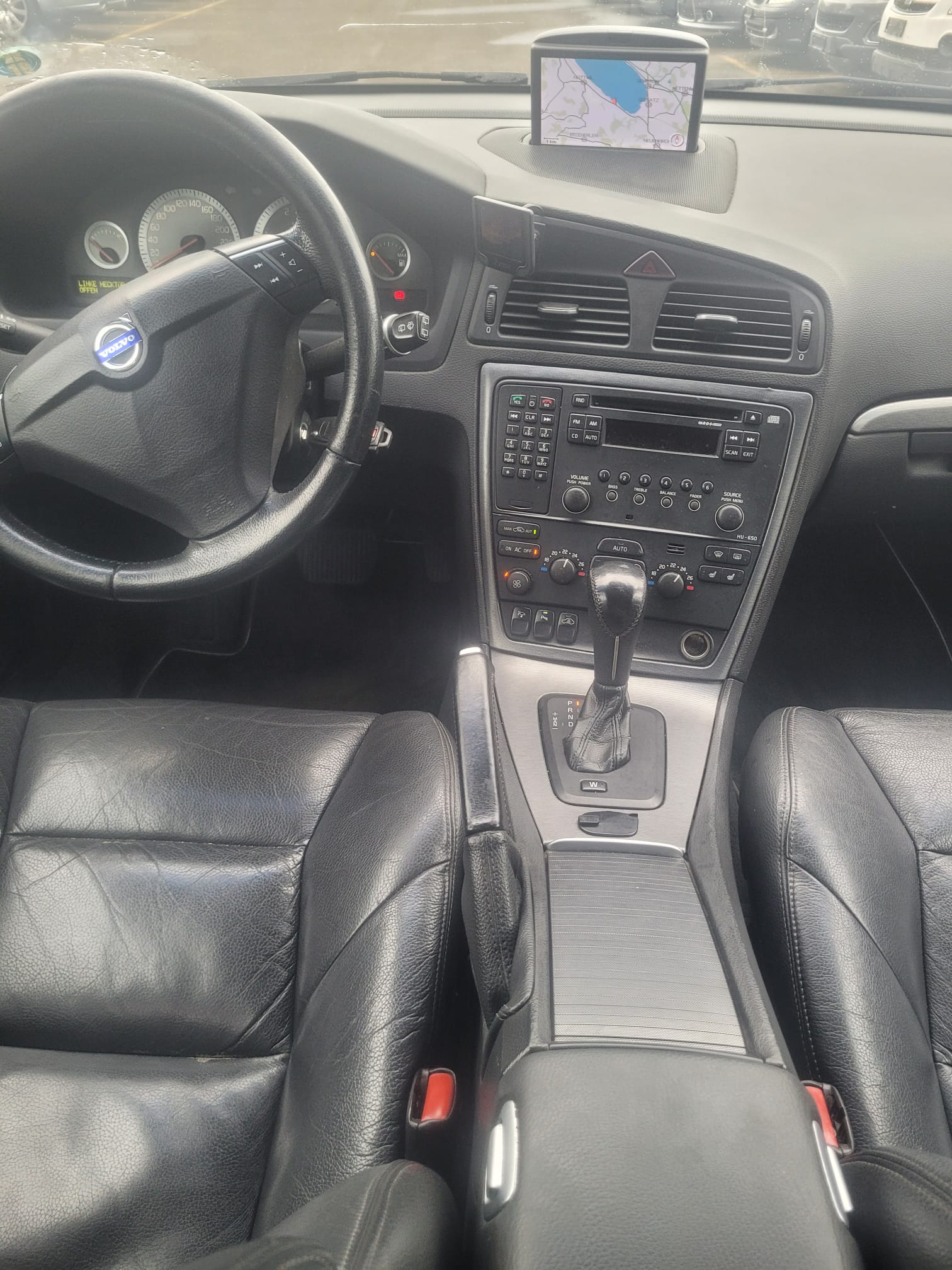 VOLVO V70 D5 AWD Momentum-image-9