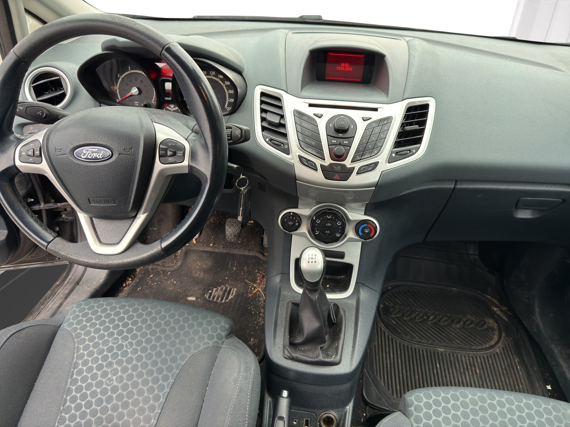 FORD Fiesta 1.6 16V Titanium-image-6