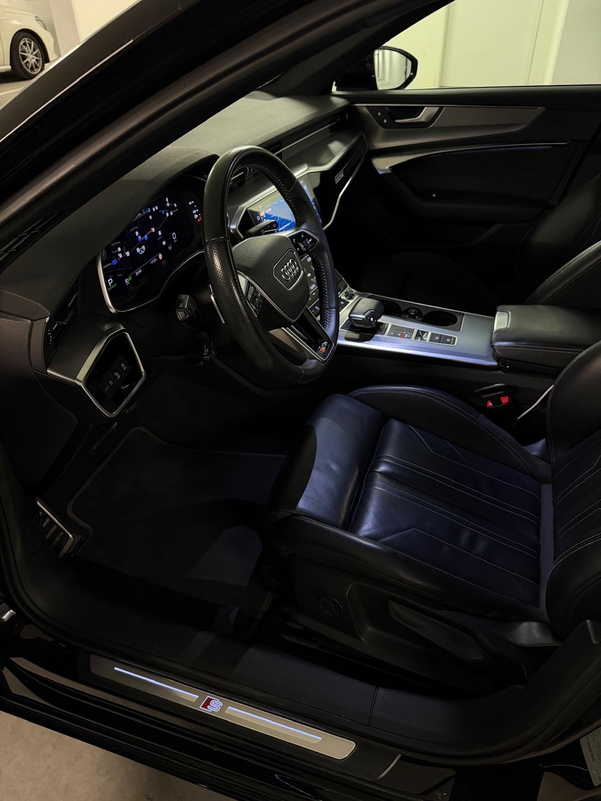 AUDI A6 Avant 40 TDI Design quattro S-tronic-image-12