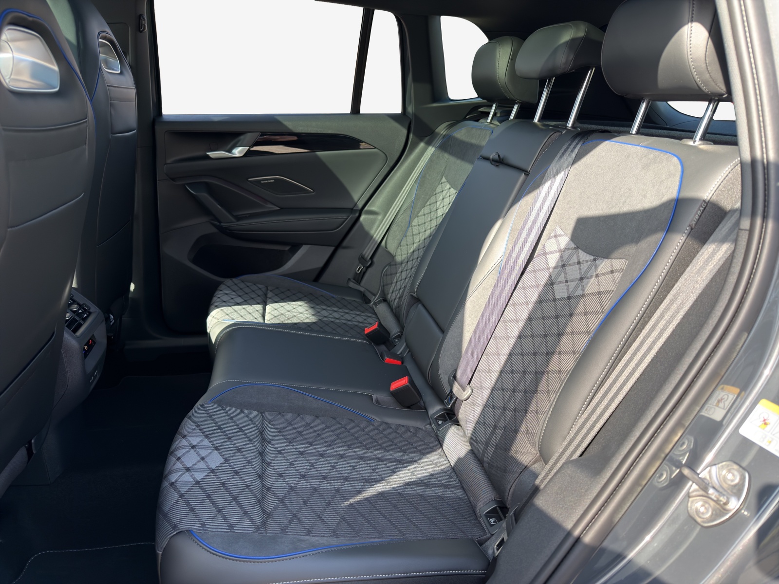 VW Tiguan 2.0 TSI DSG R-Line 4Motion-image-11
