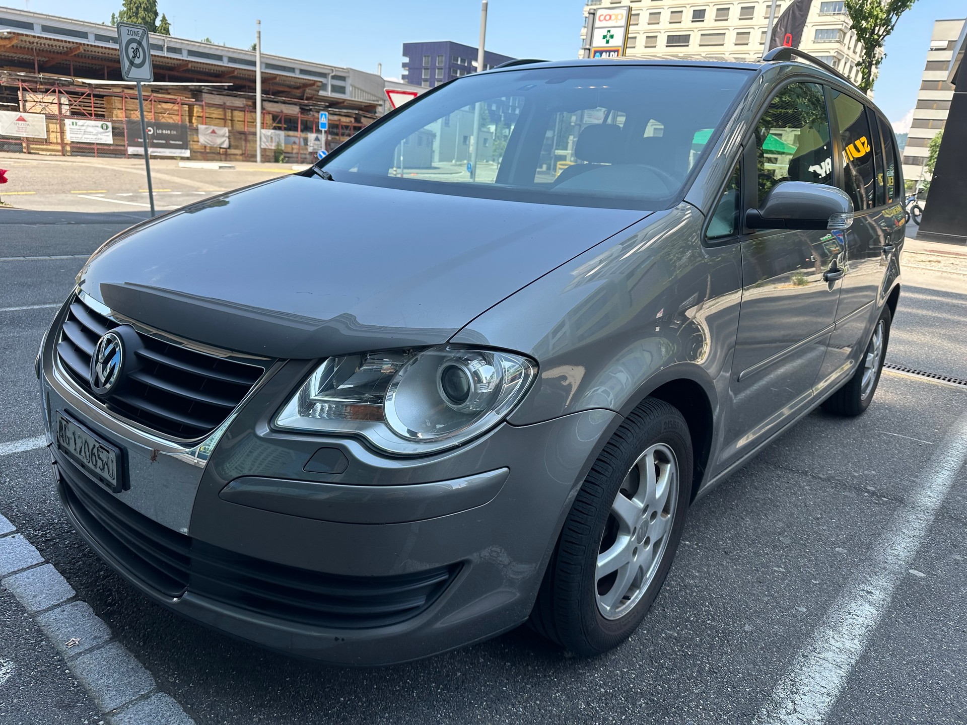 VW Touran 1.4 TSI Conceptline-image-2